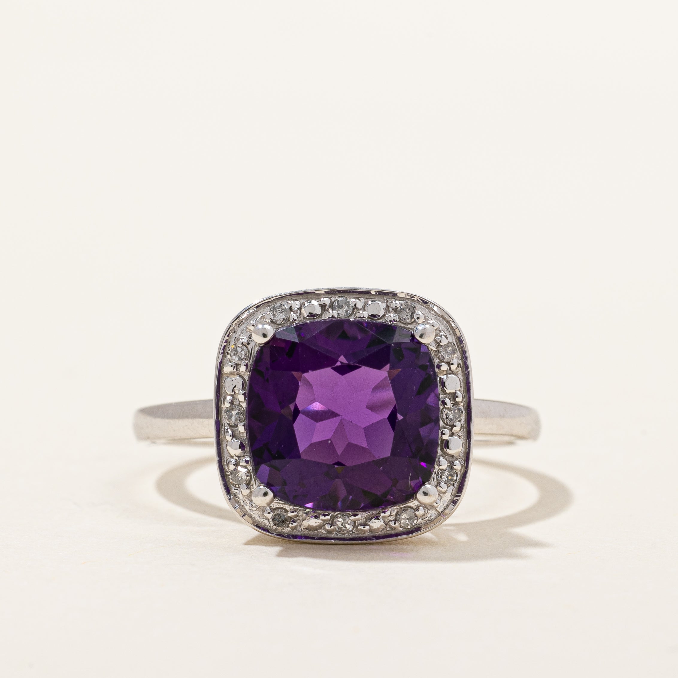 Bague cocktail halo améthyste et diamants | 2,50 ct, 0,06 ct au total | Taille 7,25 |