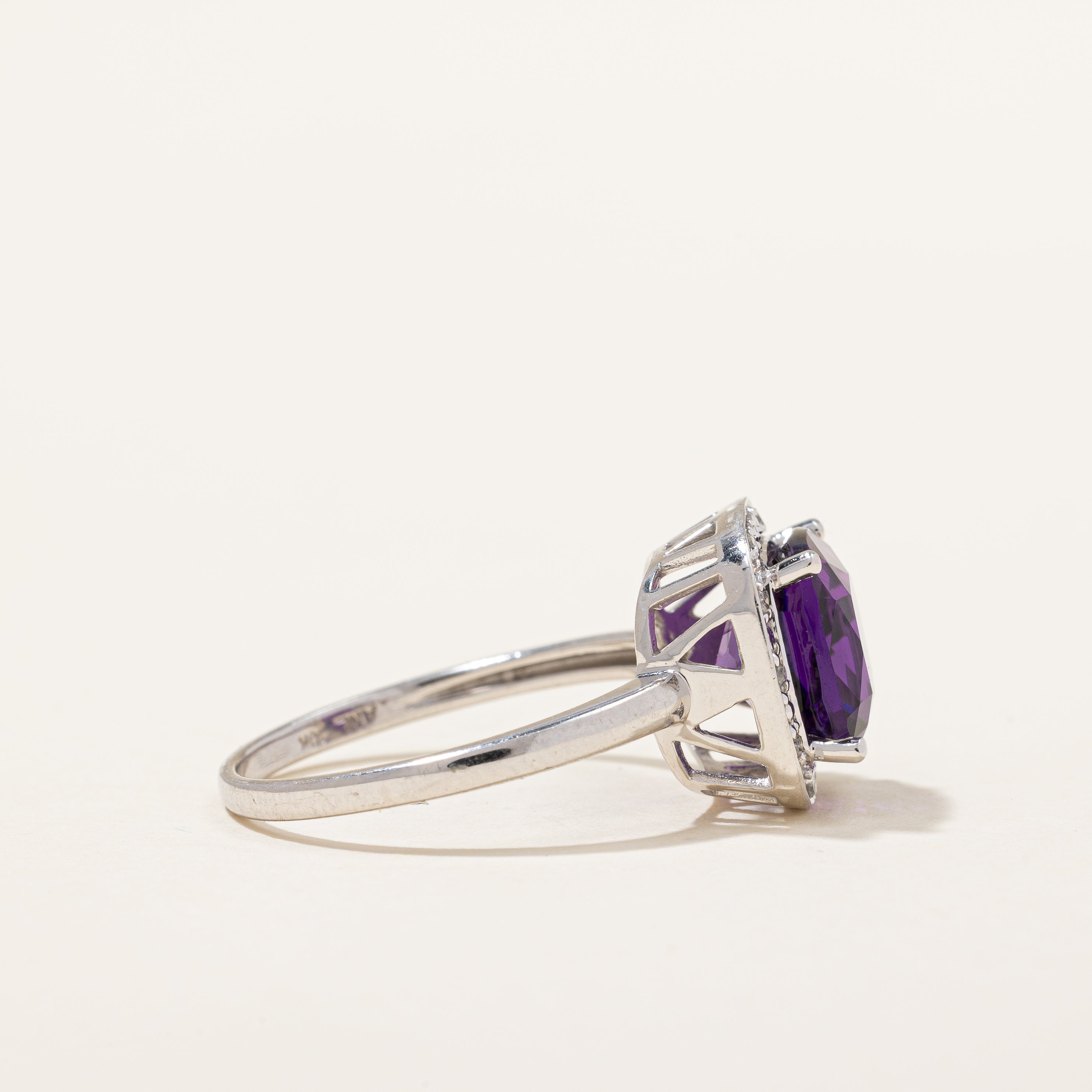 Bague cocktail halo améthyste et diamants | 2,50 ct, 0,06 ct au total | Taille 7,25 |