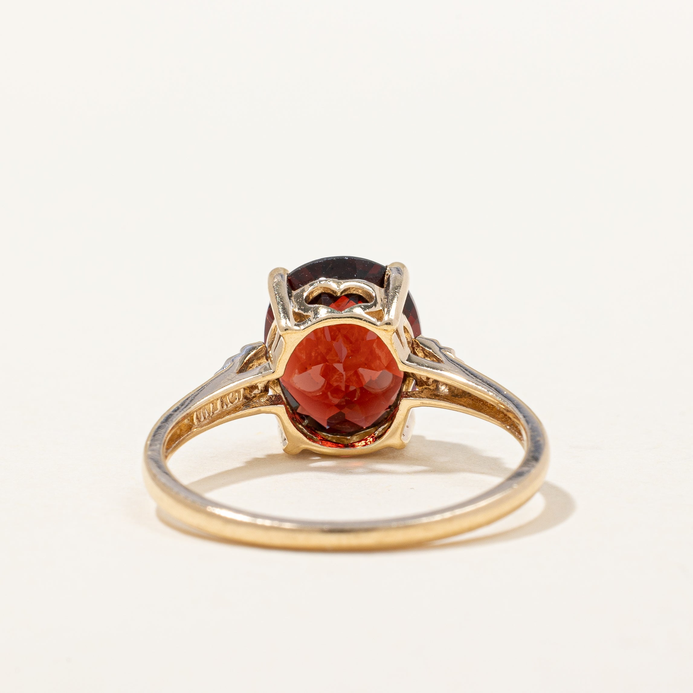 Bague cocktail en grenat et diamants | 3,05 ct, 0,01 ct au total | Taille 6,75 |
