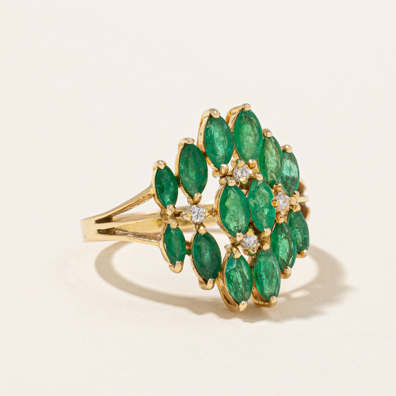 Bague cocktail émeraude et diamants | 0,75 ct, 0,04 ct | Taille 7 |