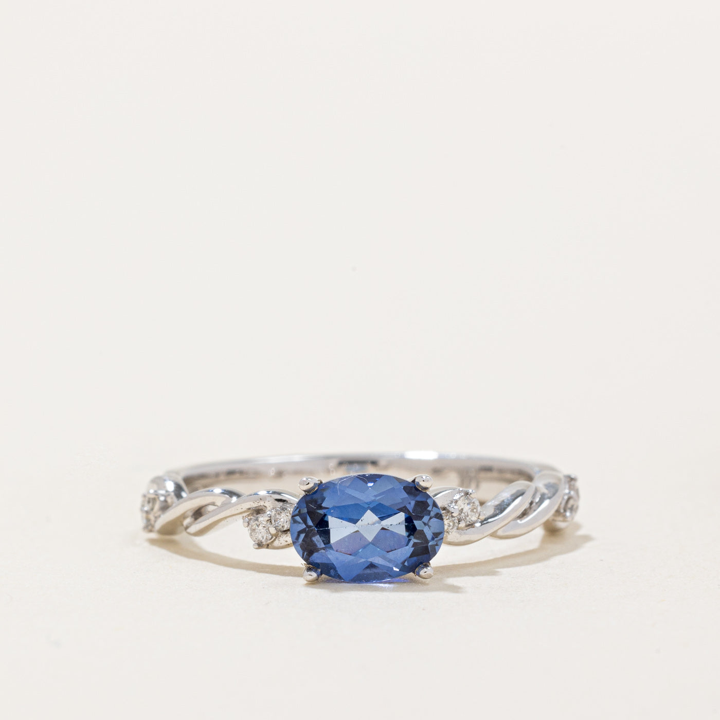 Bague saphir et diamants | 0,85 ct, 0,06 ct au total | Taille 6,5 |