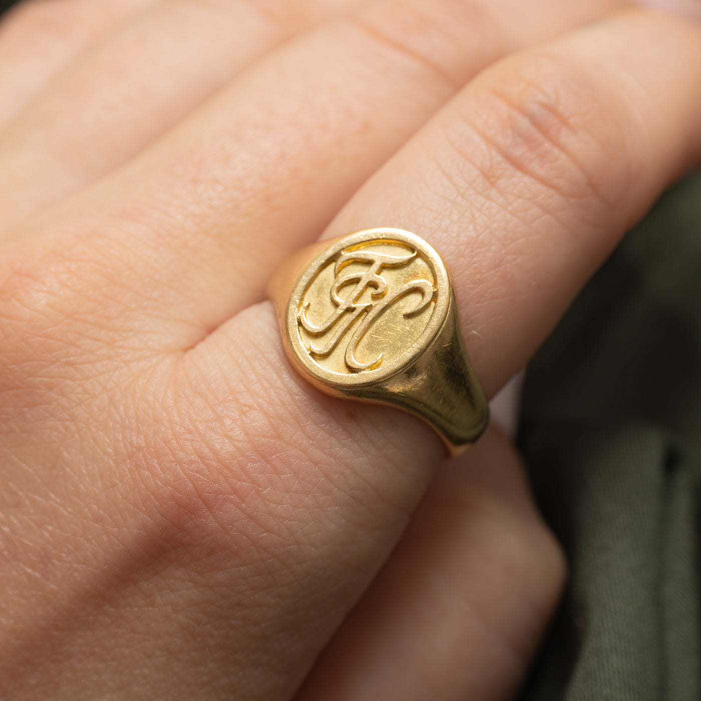 Cavelti' Oval Signet Ring | SZ 9.75 |