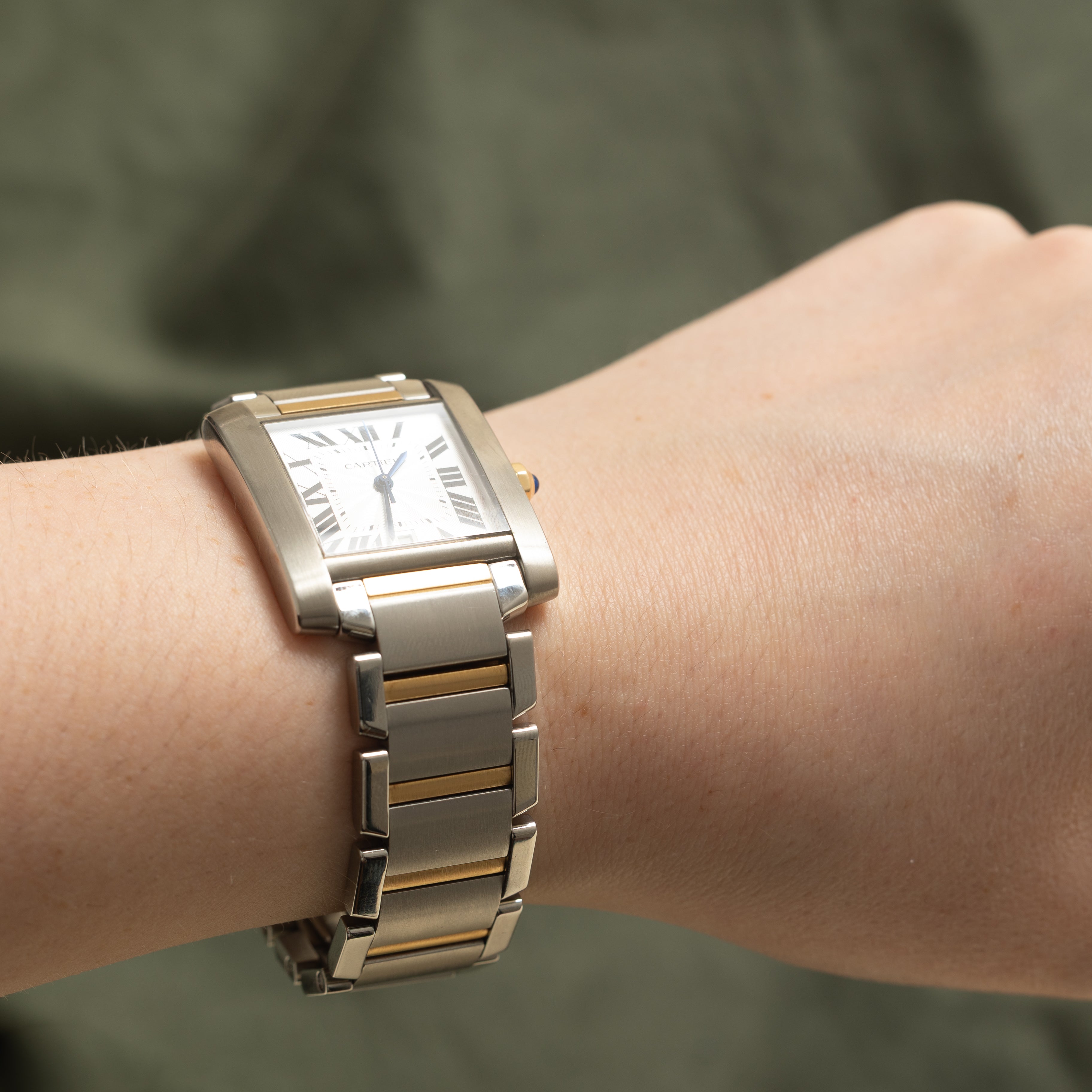 ***ENVOYÉ EN RÉPARATION** Montre Cartier Tank Française 2302 | Or jaune 18 carats et acier inoxydable |
