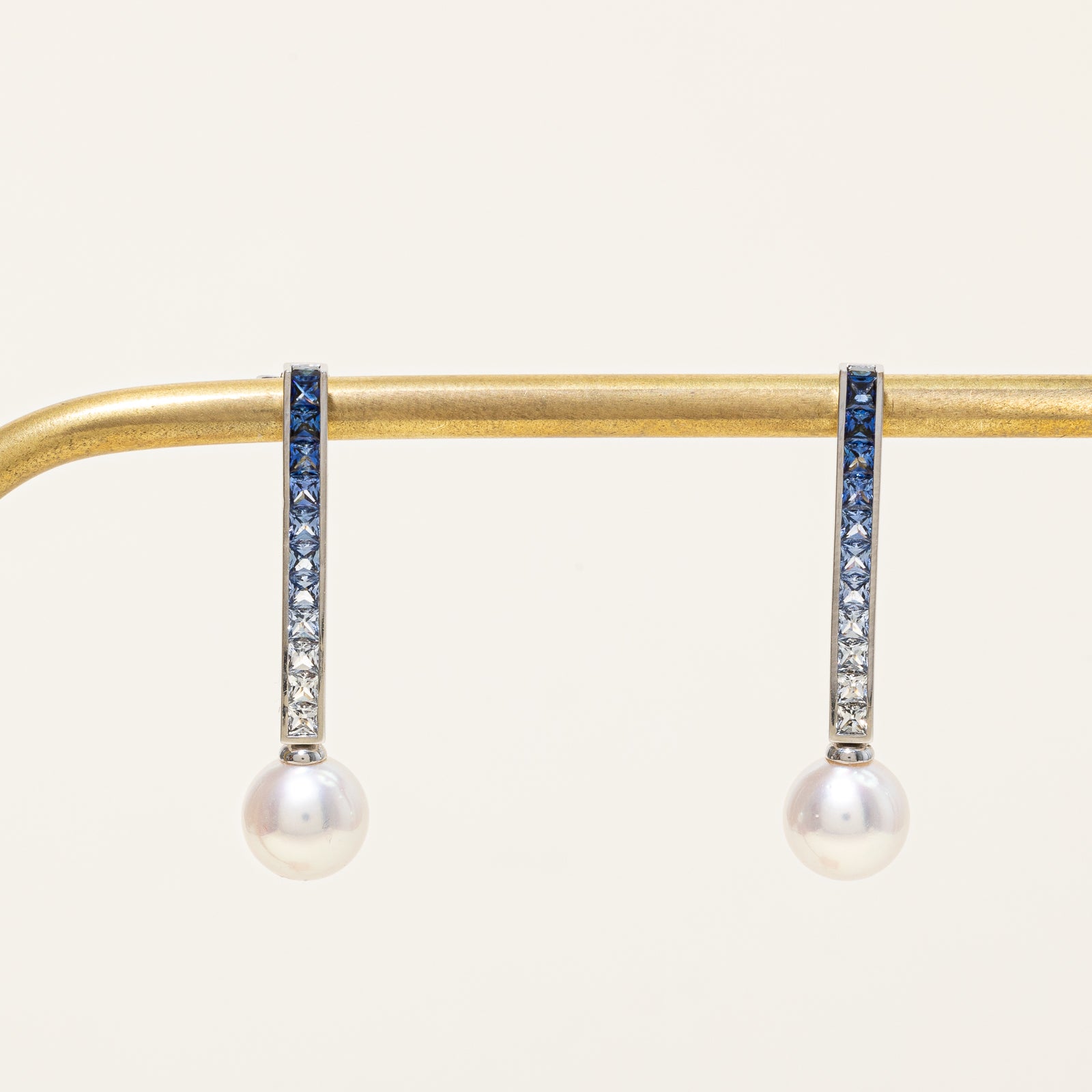 Boucles d'oreilles « Mikimoto » Elements of Life en perles Akoya et saphirs Océan | 8 mm, 1,49 ct |