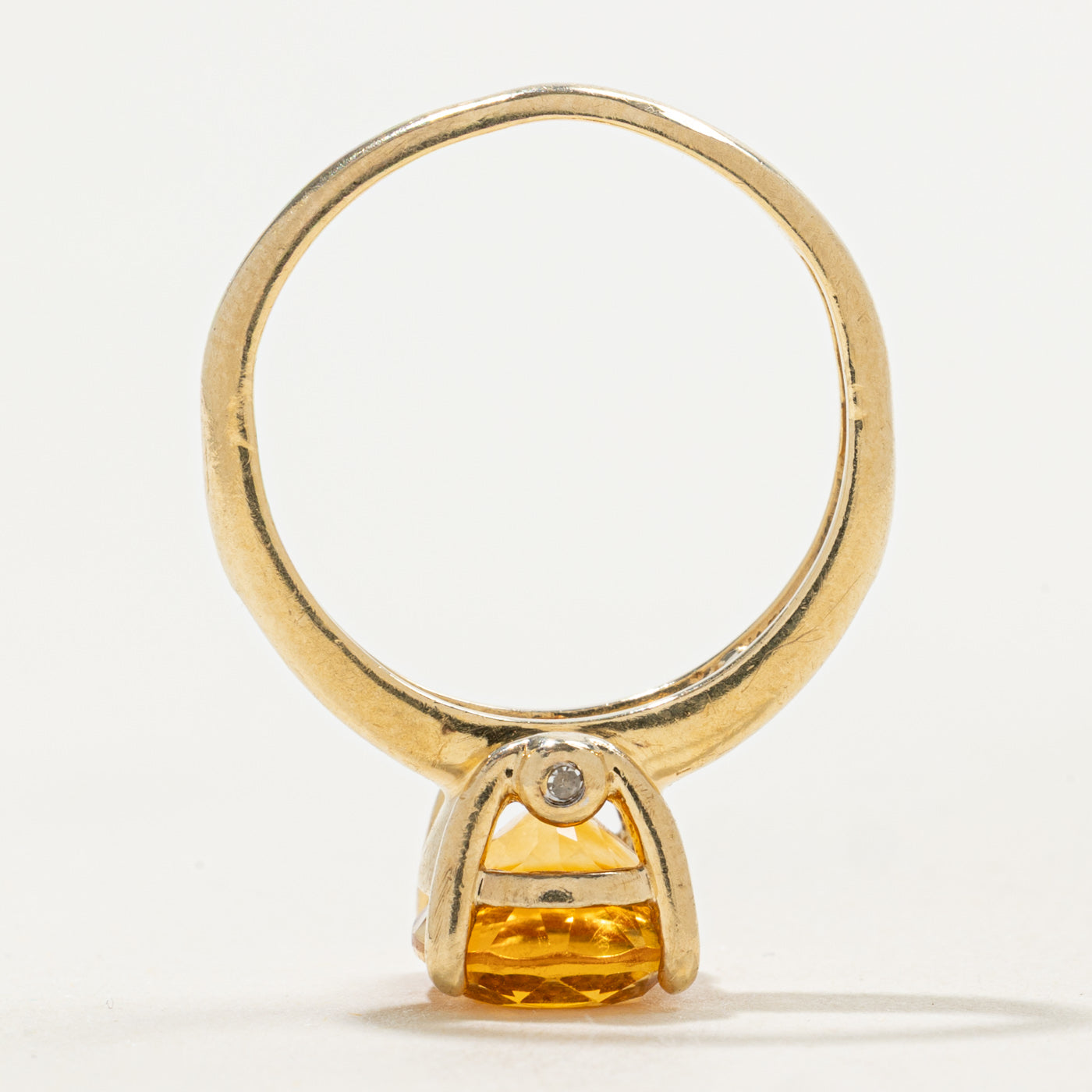 Bague ovale en citrine et diamants | 2,25 ct, 0,10 ct au total | Taille 6 |