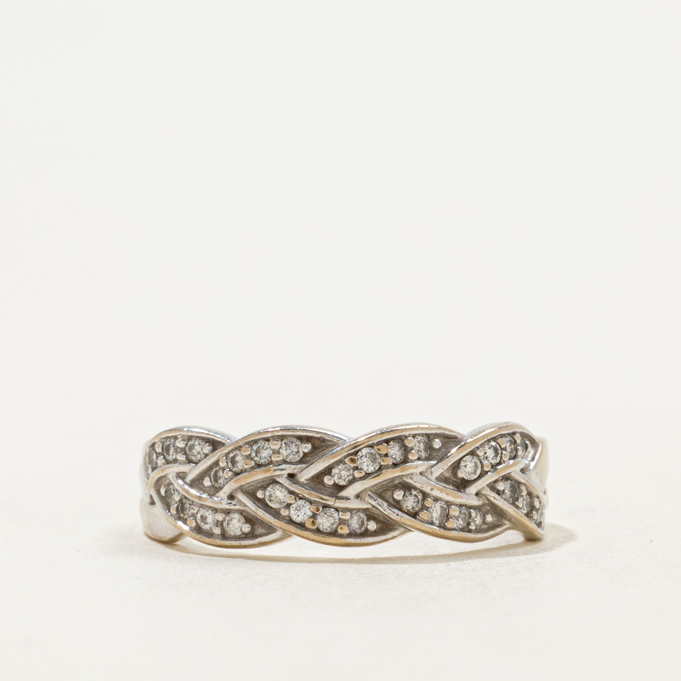 Alliance en or blanc tressé et diamants | 0,24 ct | Taille 5 |