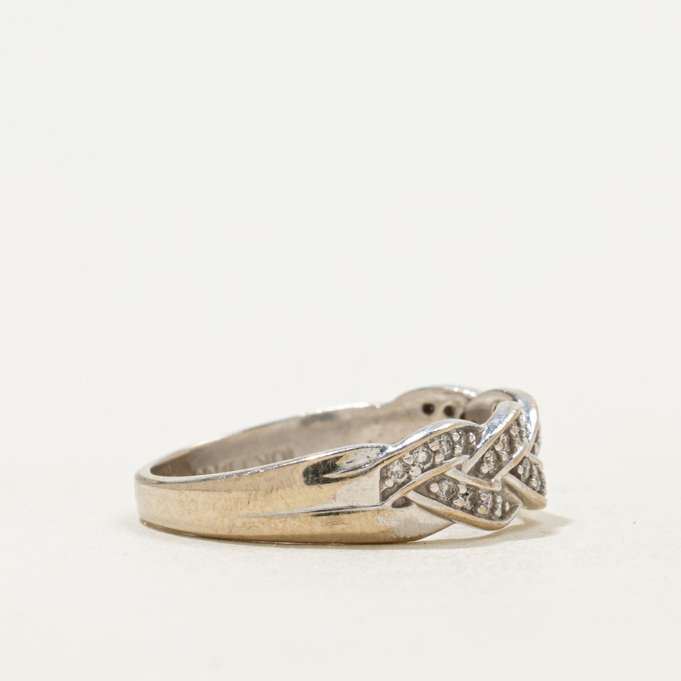 Alliance en or blanc tressé et diamants | 0,24 ct | Taille 5 |