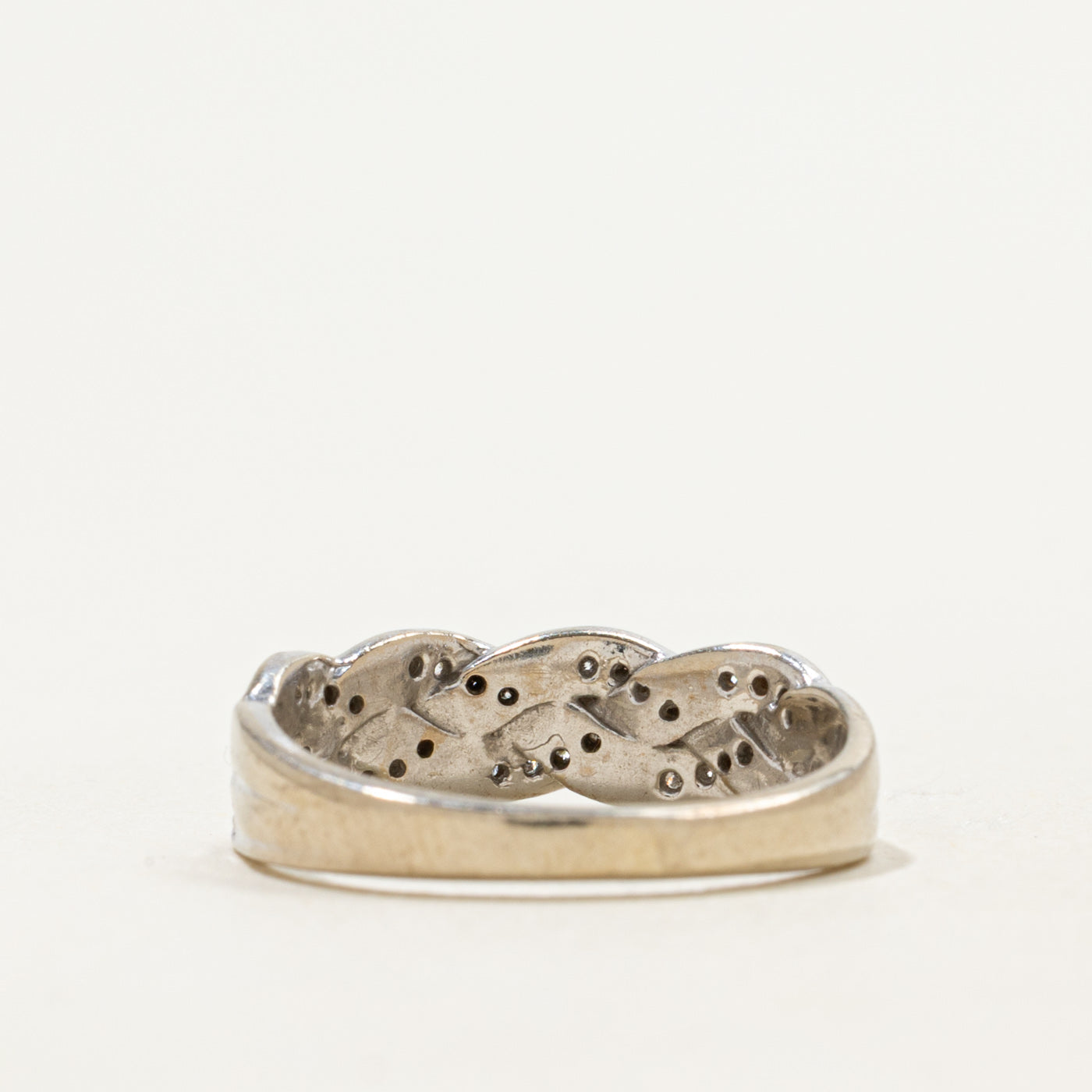 Alliance en or blanc tressé et diamants | 0,24 ct | Taille 5 |