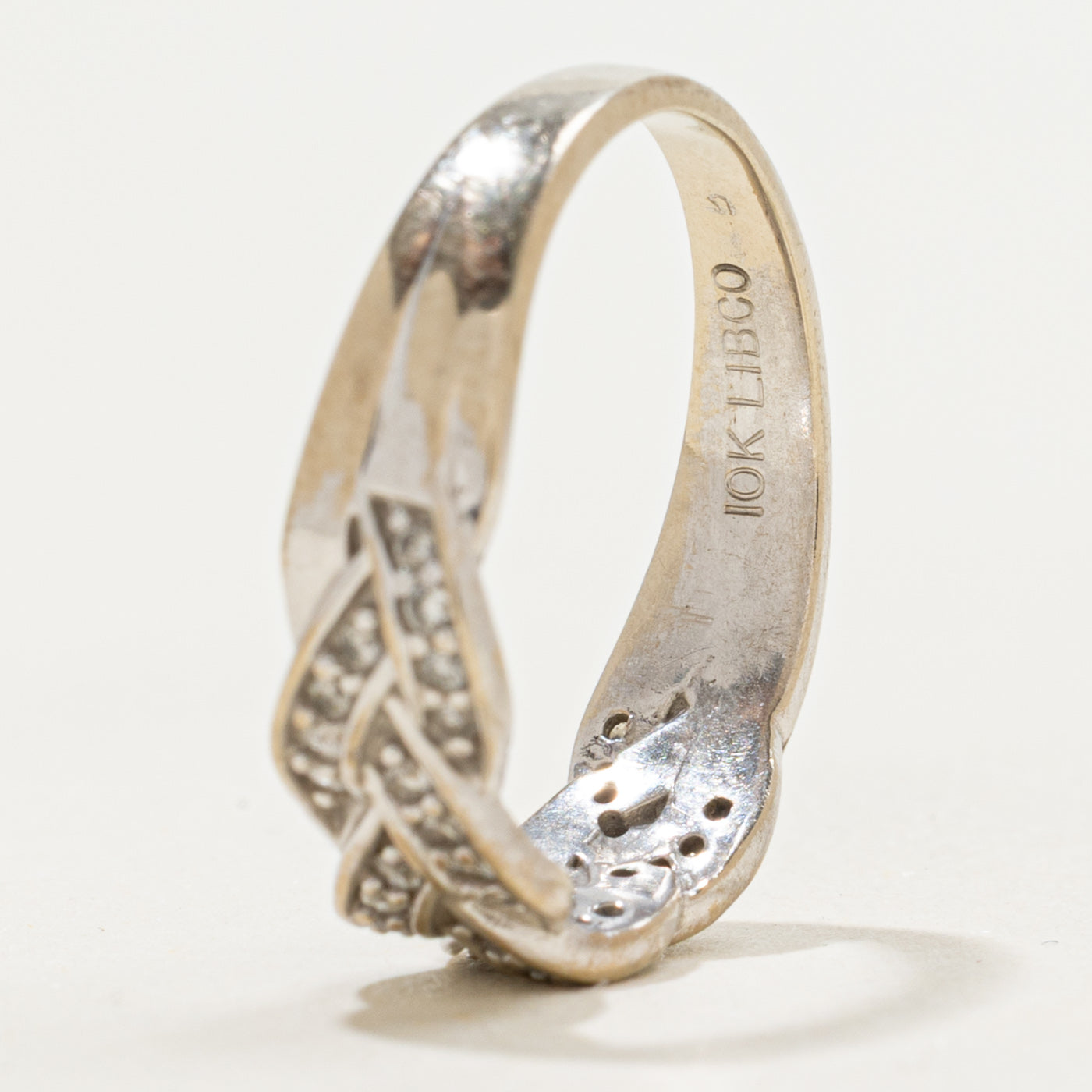 Alliance en or blanc tressé et diamants | 0,24 ct | Taille 5 |