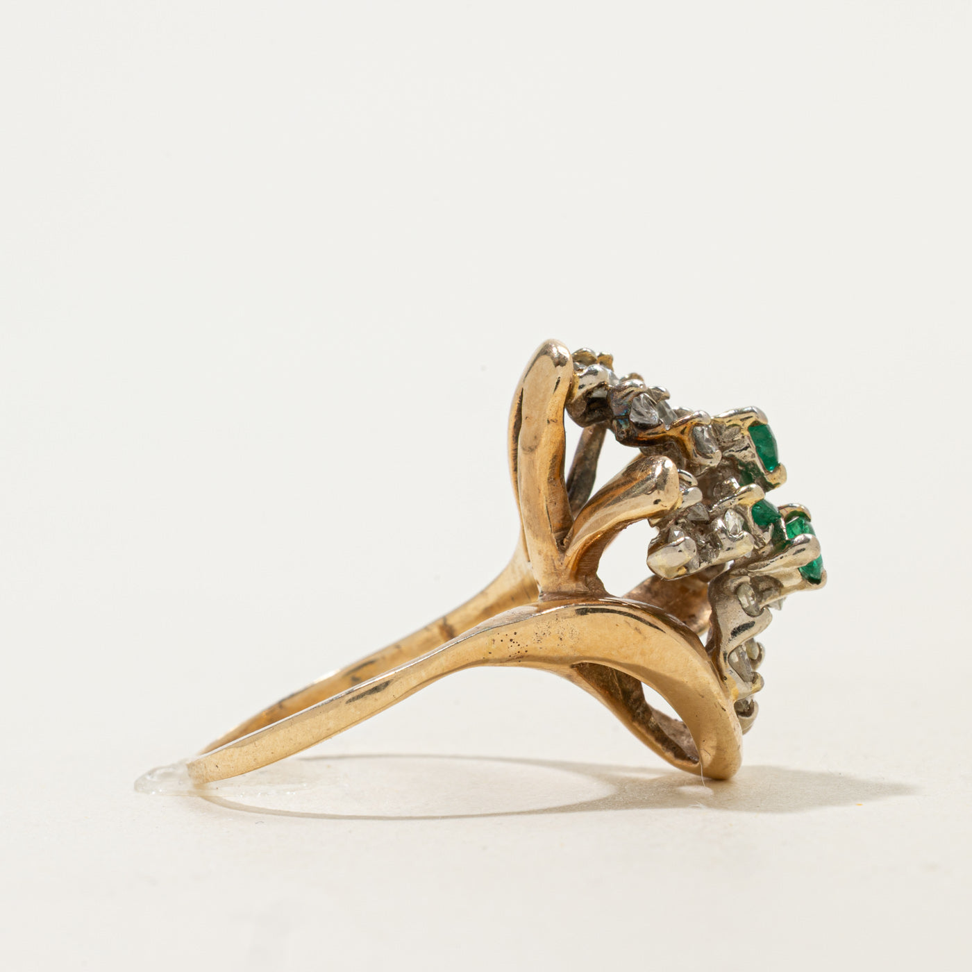 Bague cocktail spirale en diamants et émeraudes | 0,80 ct, 0,40 ct | Taille 6 |