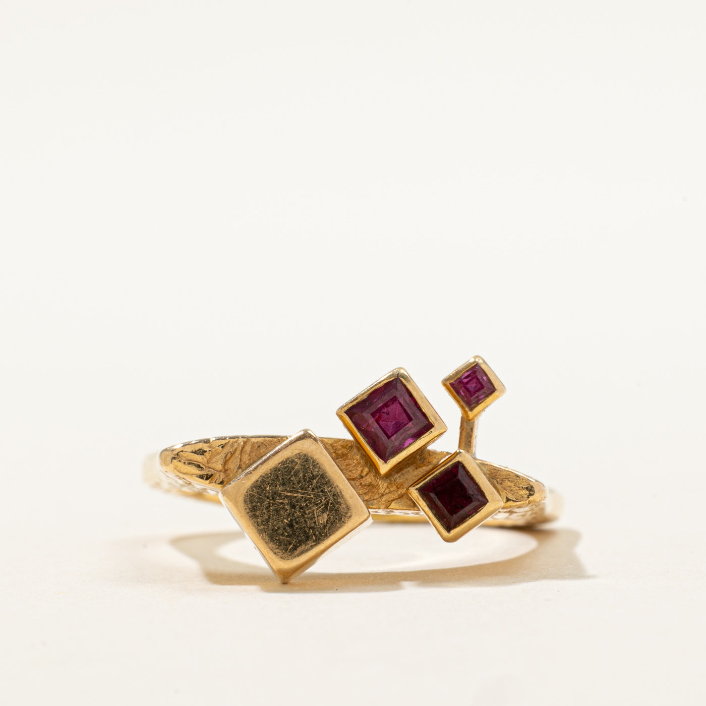 Bague abstraite en rubis « Cavelli » | 0,37 ct | Taille 7,5 |