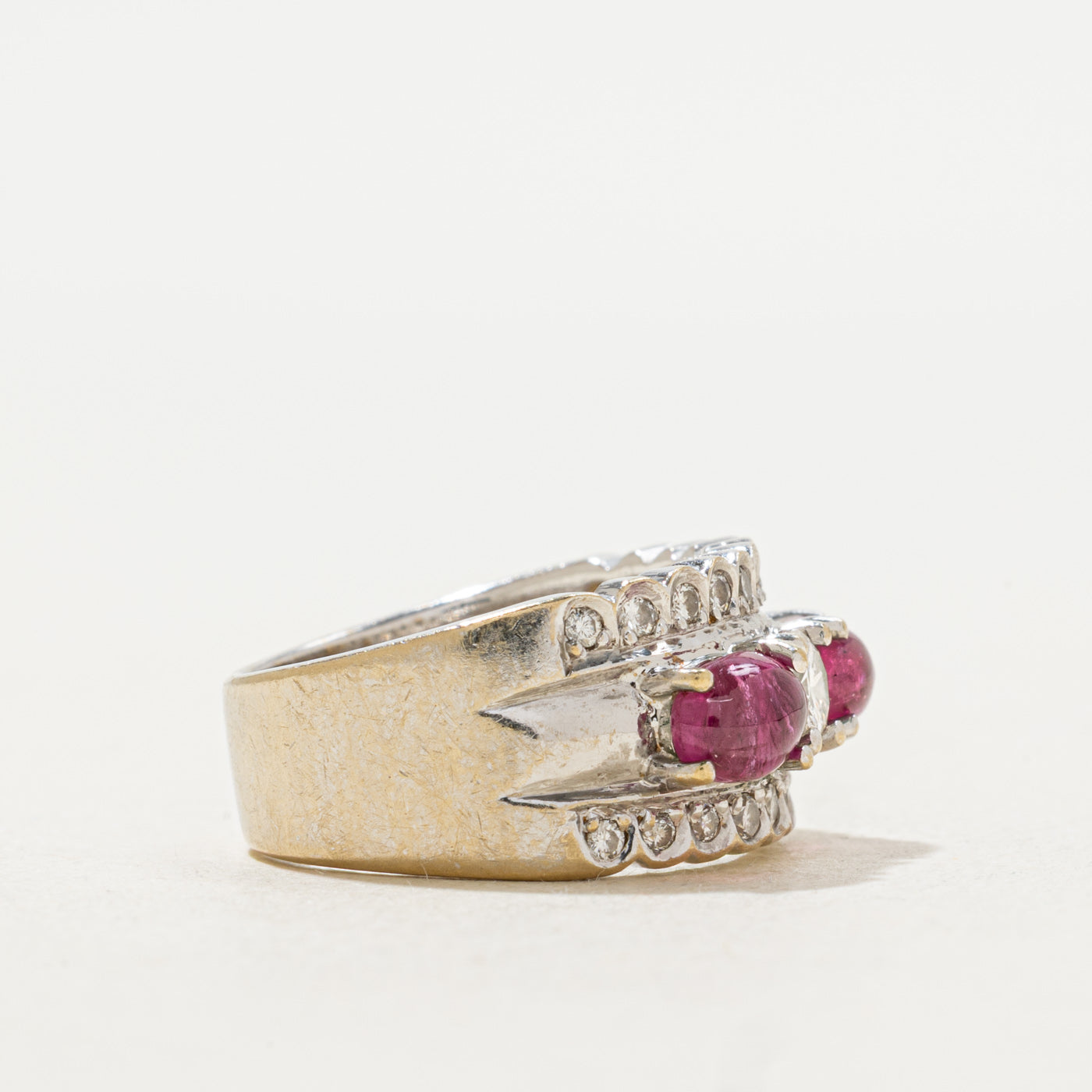 Bague cabochon rubis et diamants | 0,68 ct, 1,00 ct | Taille 4,25 |