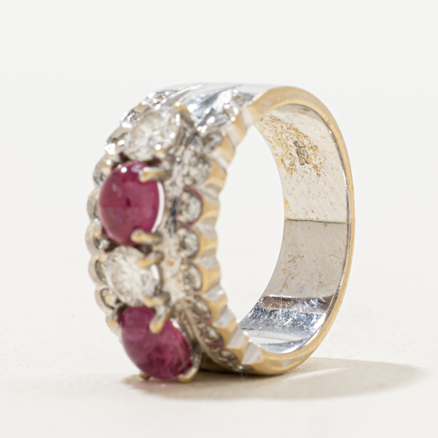 Bague cabochon rubis et diamants | 0,68 ct, 1,00 ct | Taille 4,25 |