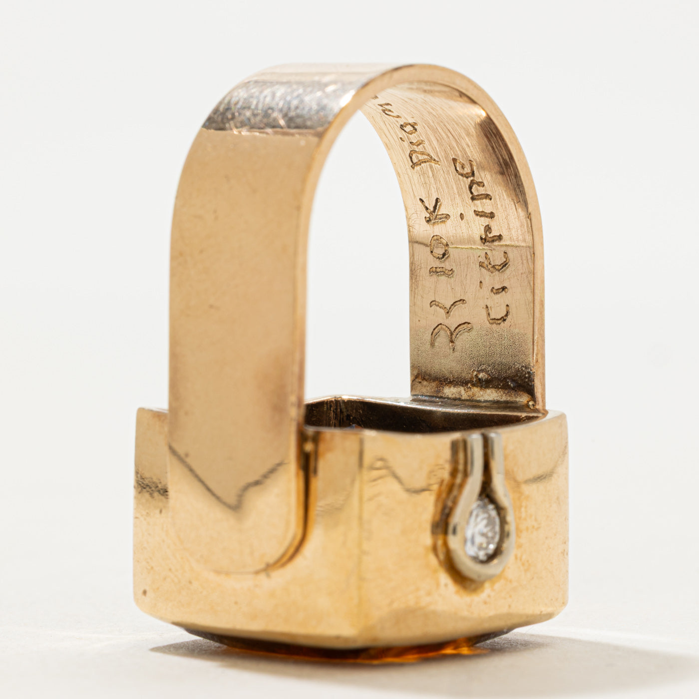 Bague cocktail en citrine et diamants | 24,00 ct, 0,17 ct | Taille 8,5 |