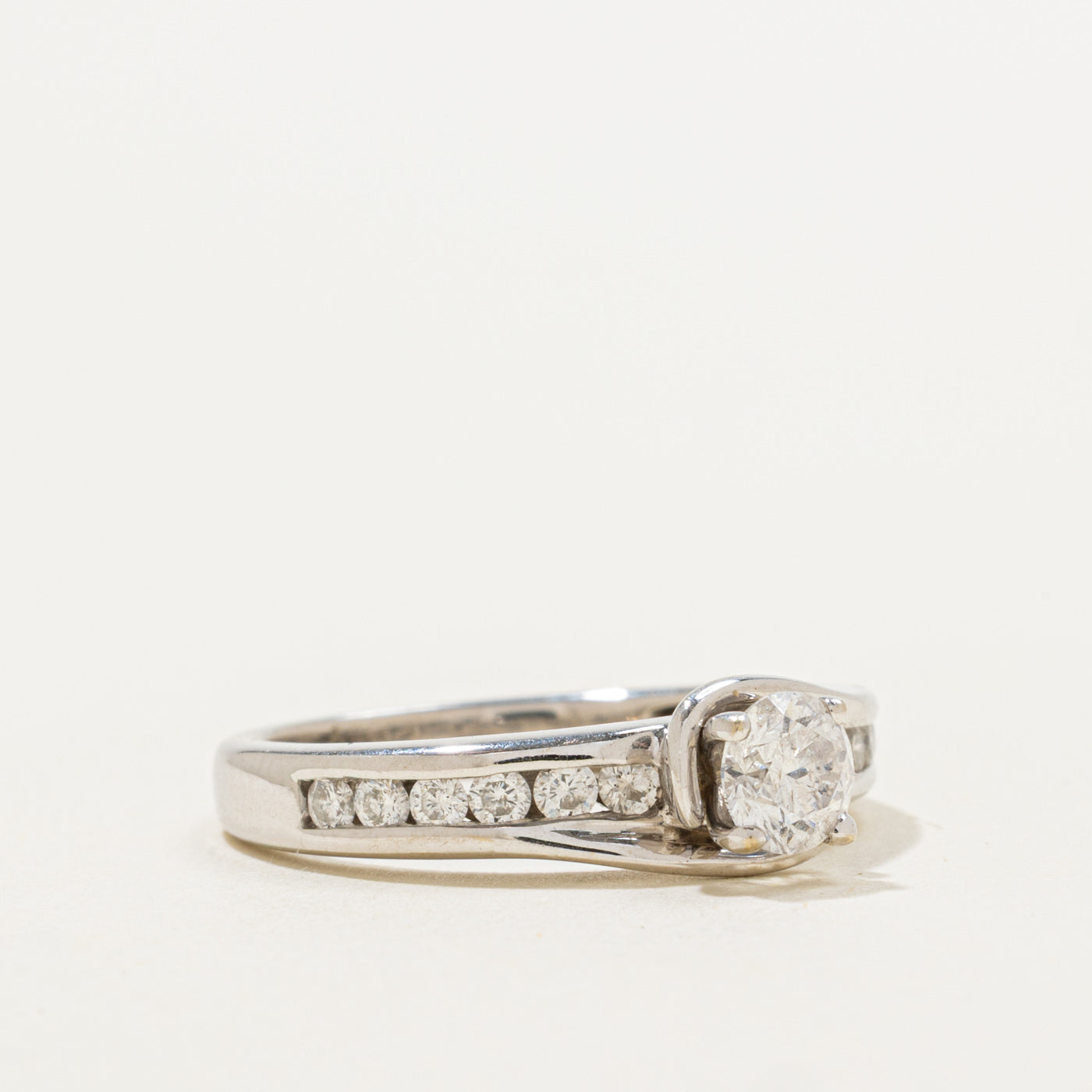 Bague de fiançailles sertie de diamants en canal | 0,57 ct | Taille 6 |