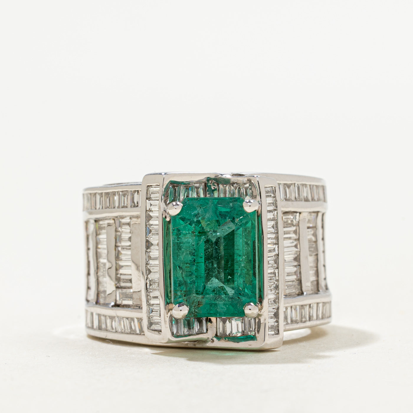 Bague statement émeraude et diamants | 2,78 ct, 2,66 ct au total | Taille 7,5