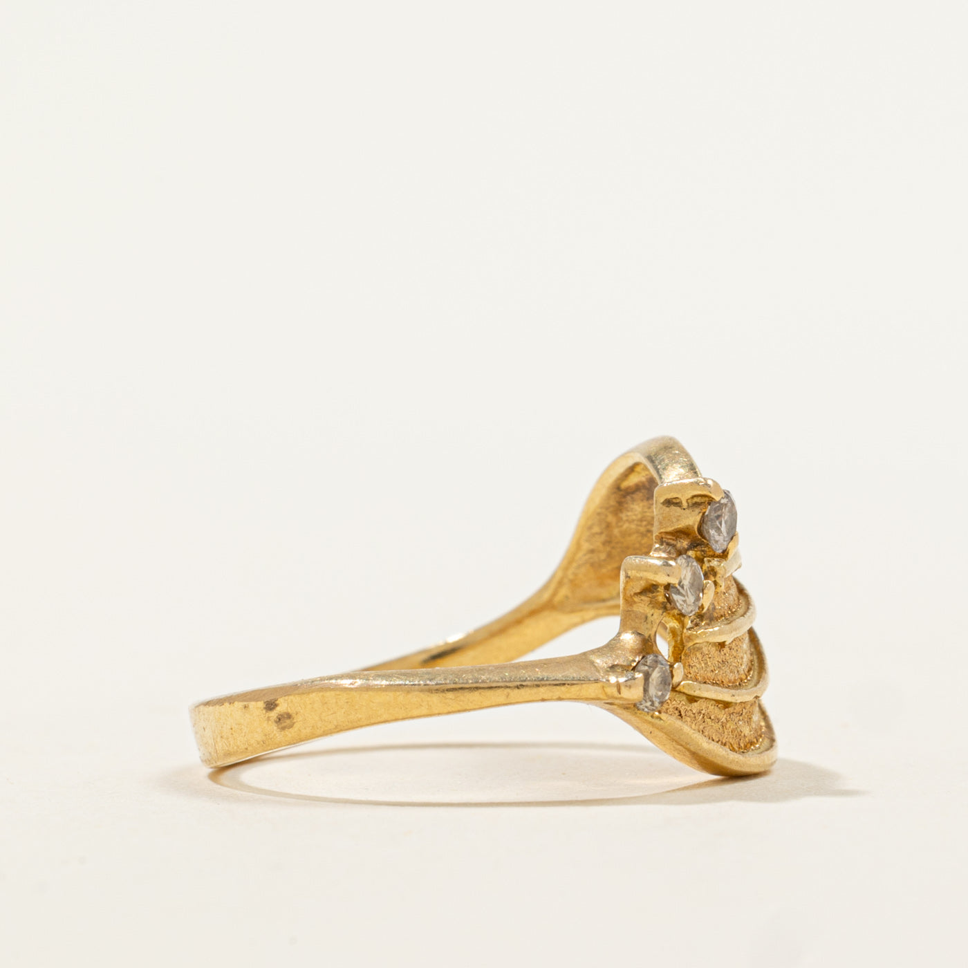 Bague abstraite à trois diamants | 0,09 ct au total | Taille 5,75 |