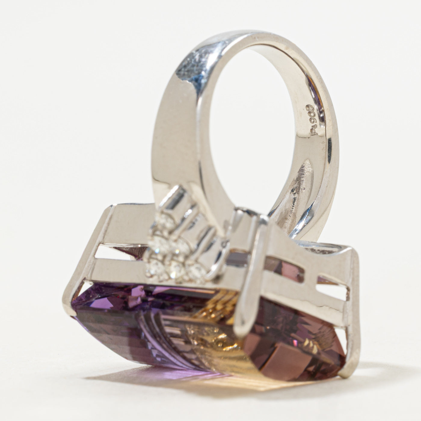 Bague cocktail en amétrine sculptée et diamants | 27,38 ct, 0,40 ct au total | Taille 6,5