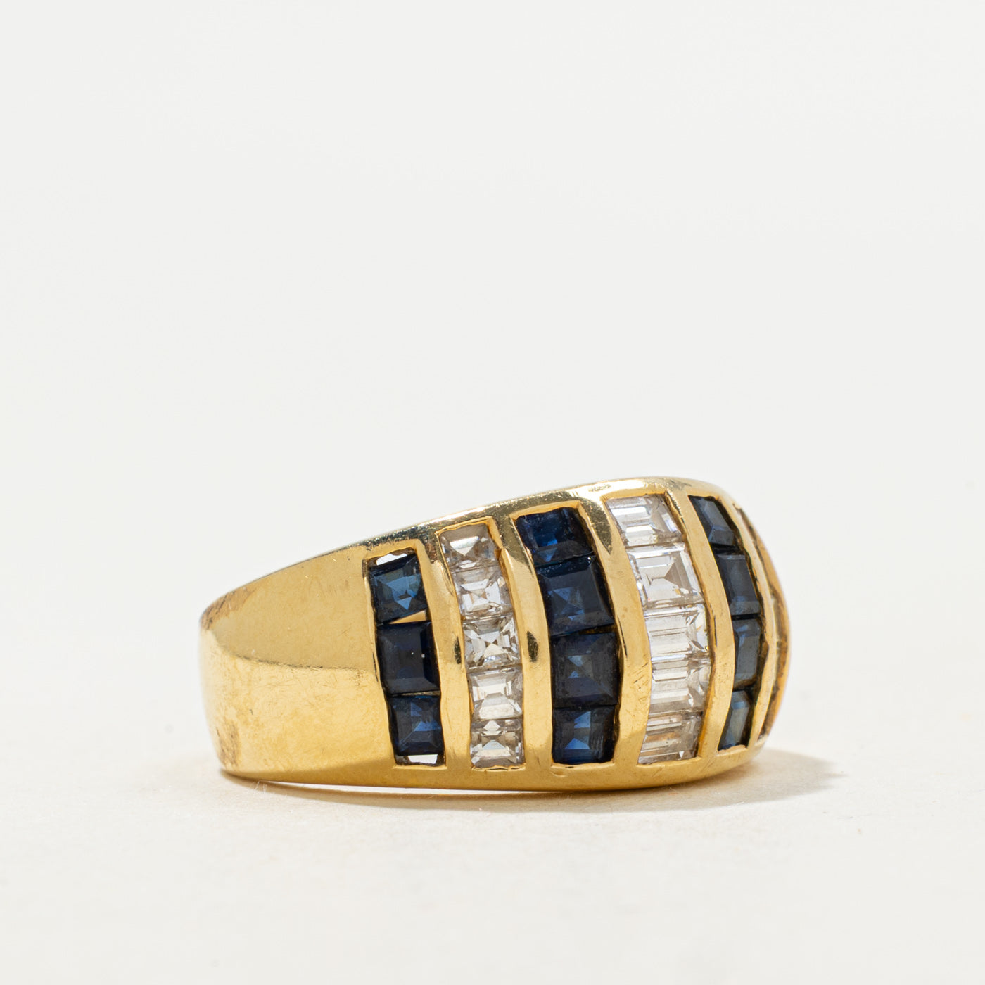 Bague dôme en or 14 carats sertie de diamants et de saphirs bleus | 0,91 ct au total, 1,41 ct au total | Taille 5,5