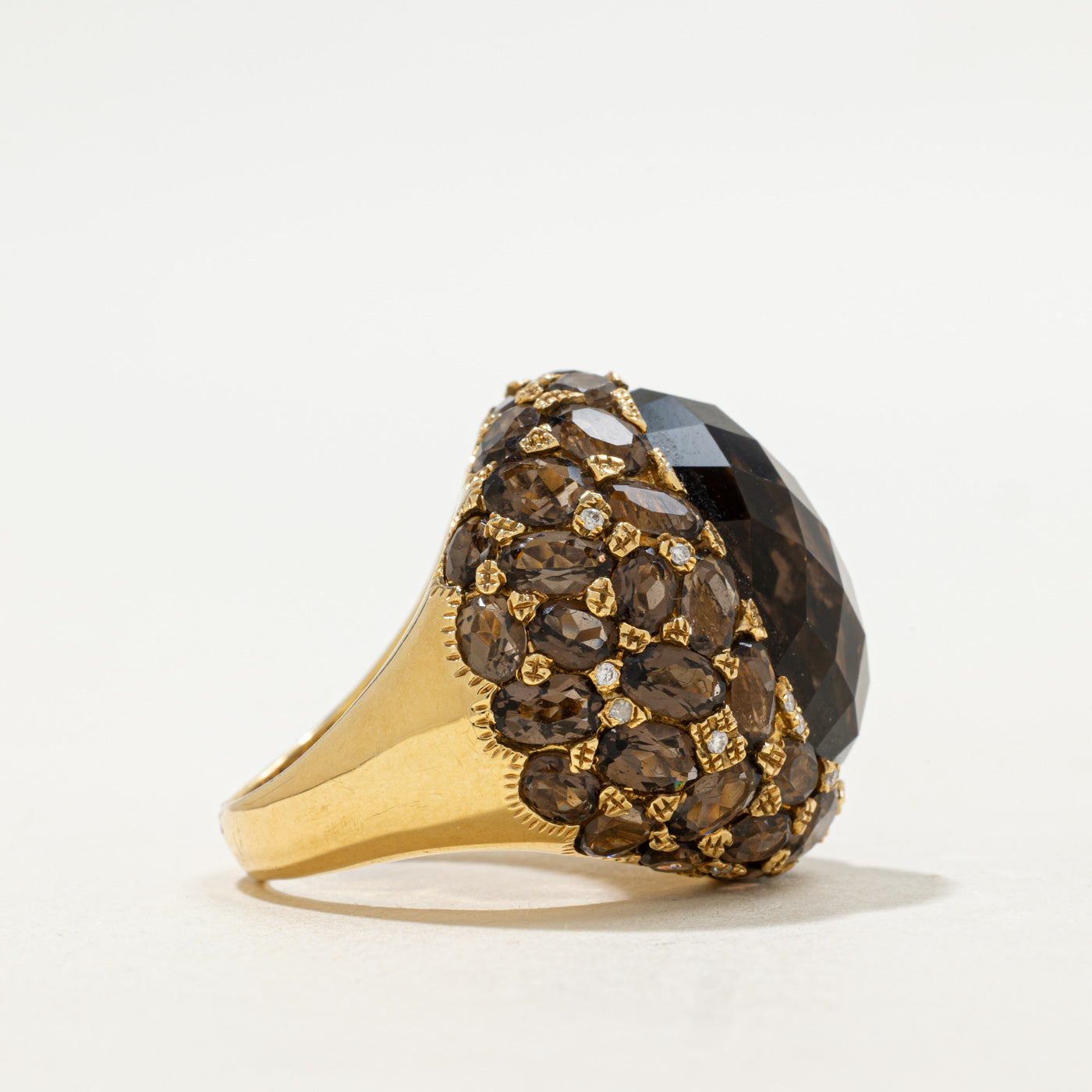 Bague en or jaune 18 carats, quartz fumé et diamants | 29,21 ct au total, 0,12 ct au total | Taille 6,75