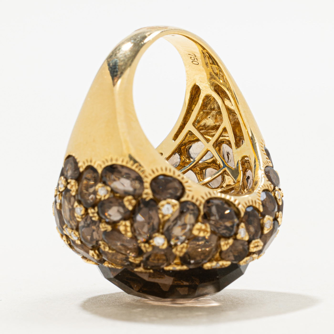 Bague en or jaune 18 carats, quartz fumé et diamants | 29,21 ct au total, 0,12 ct au total | Taille 6,75