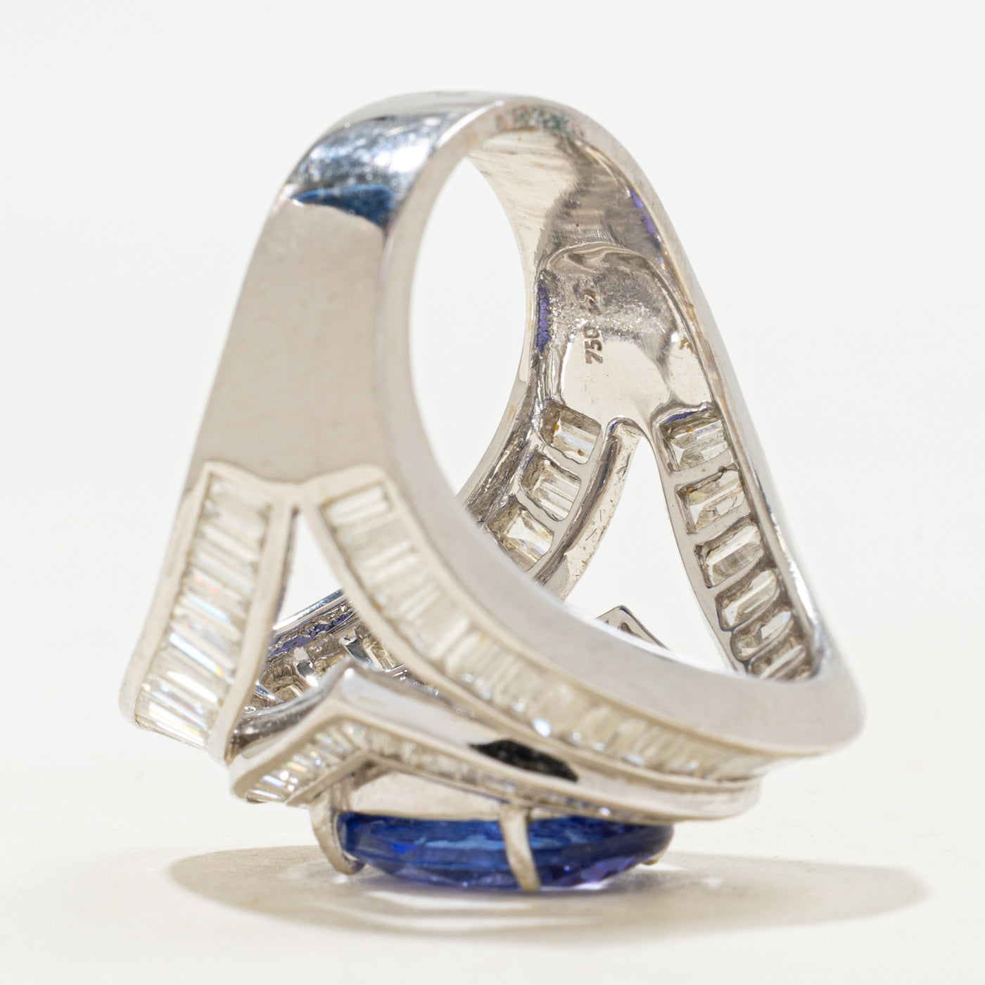 Bague en or blanc 18 carats, tanzanite et diamants | 5,70 ct, 3,09 ct au total | Taille 7