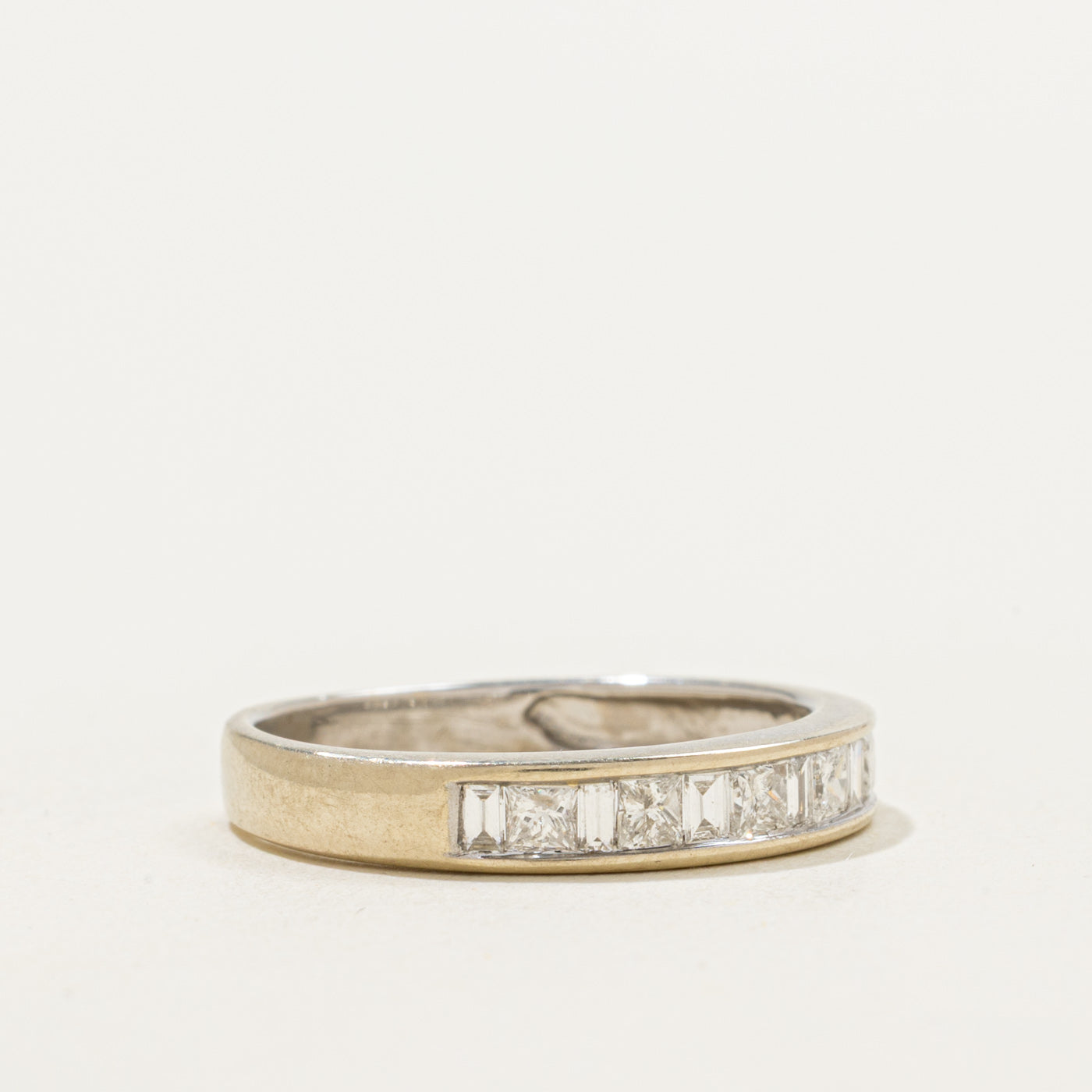 Bague sertie de diamants en canal | 0,64 ct | Taille 5,75 |