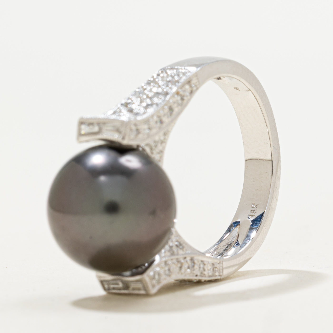 Bague cocktail en perle des mers du Sud de Tahiti et diamants | 0,68 ct | Taille 7 |