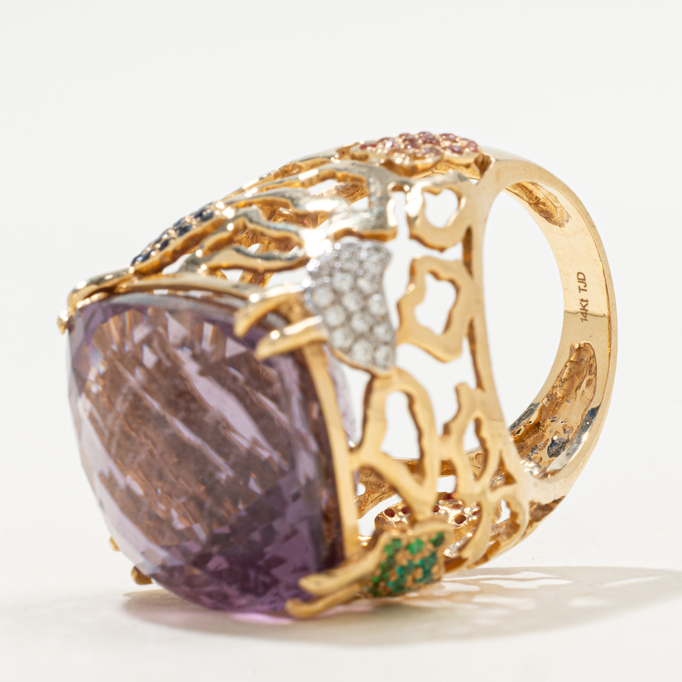 Bague cocktail en or 18 carats avec améthyste et diamants | 30,00 ct, 1,25 ct au total, 0,20 ct au total | Taille 7 |