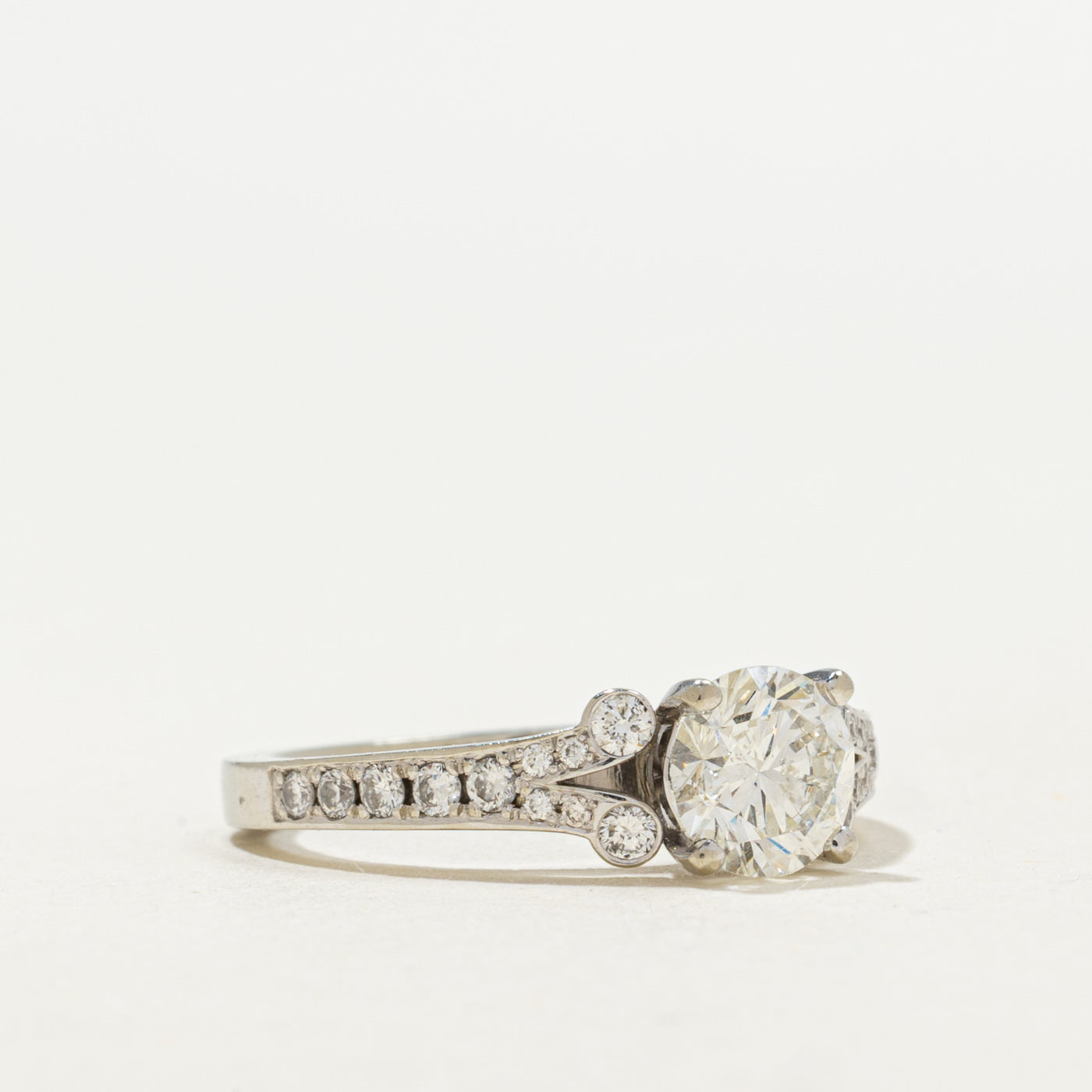 Bague de fiançailles sertie de diamants sur un anneau fendu | 1,36 ct | SI2, H | Taille 6 |