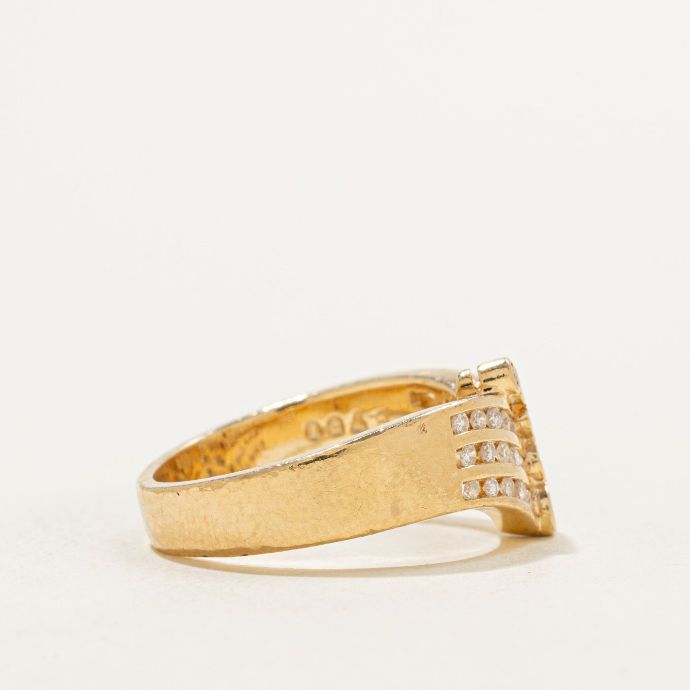 Channel Set Diamond Chevron Ring | 0.25ctw | SZ 6.5 |