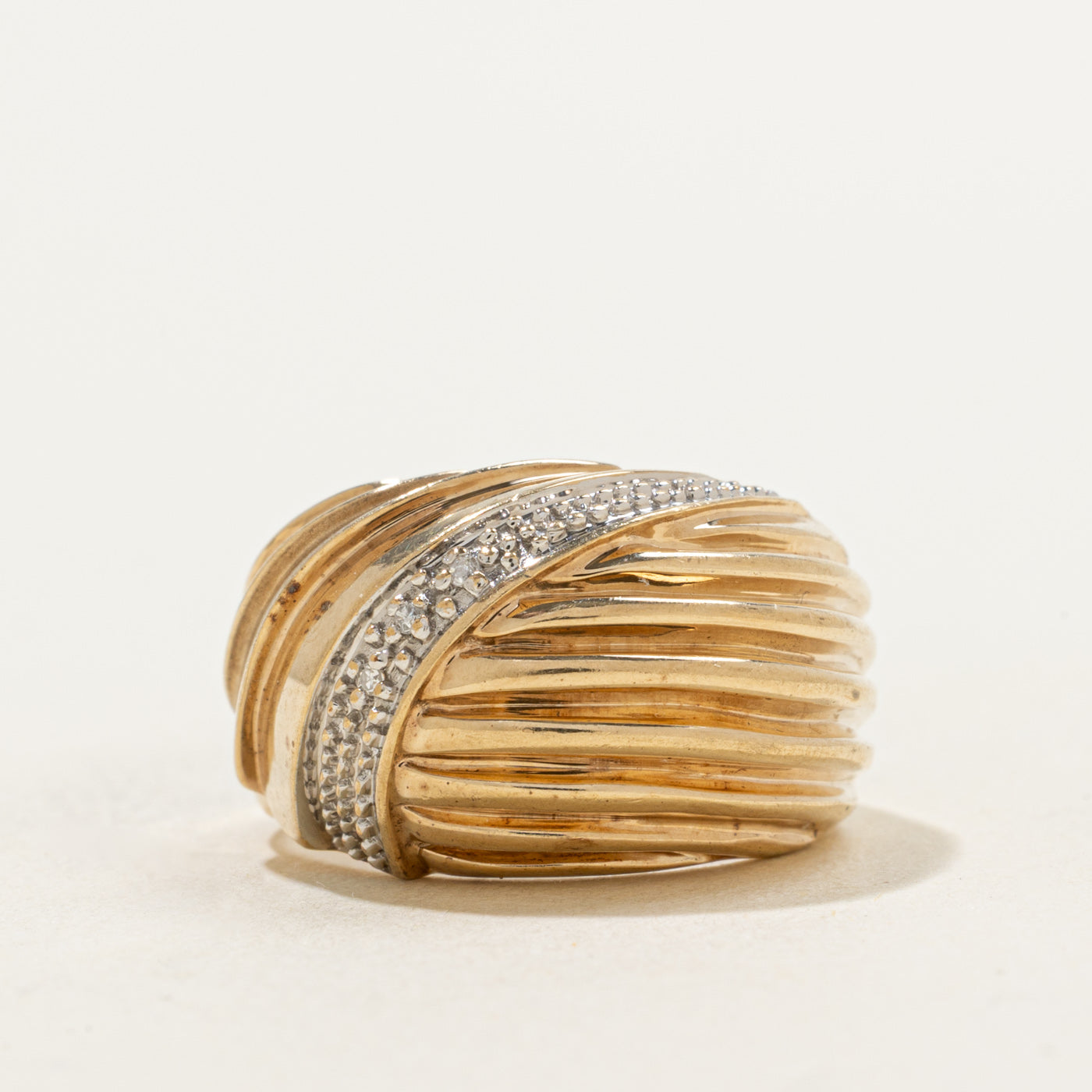 Bague en forme de dôme avec diamant texturé | 0,015 ct | Taille 5 |