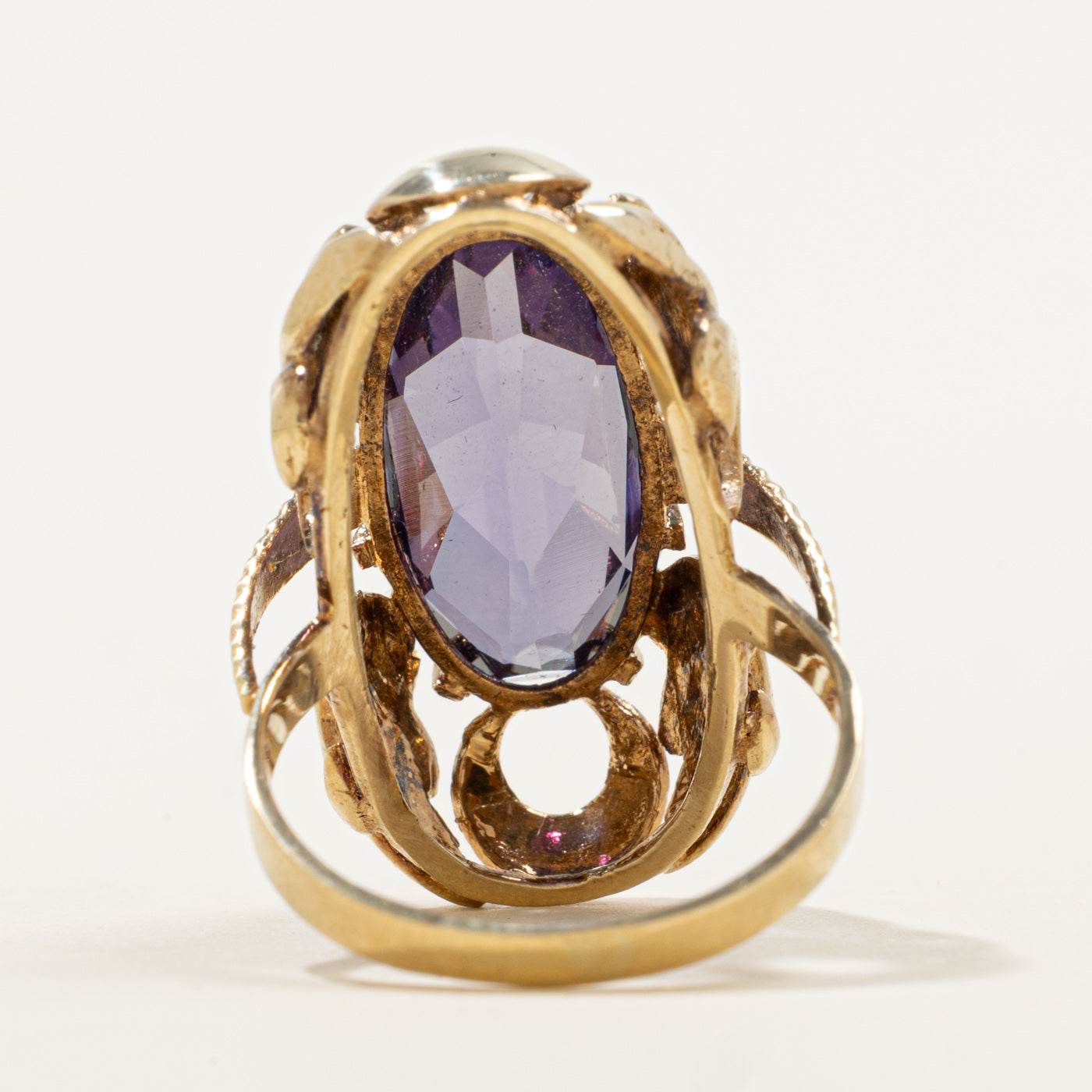 Bague ornée d'un saphir synthétique à changement de couleur | 7,45 ct | Taille 7,25 |