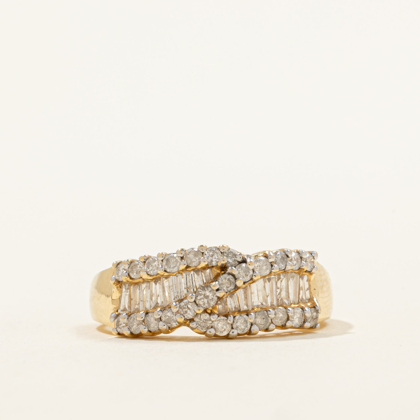 Bague sertie de plusieurs diamants | 0,84 ct au total | Taille 6,5 |