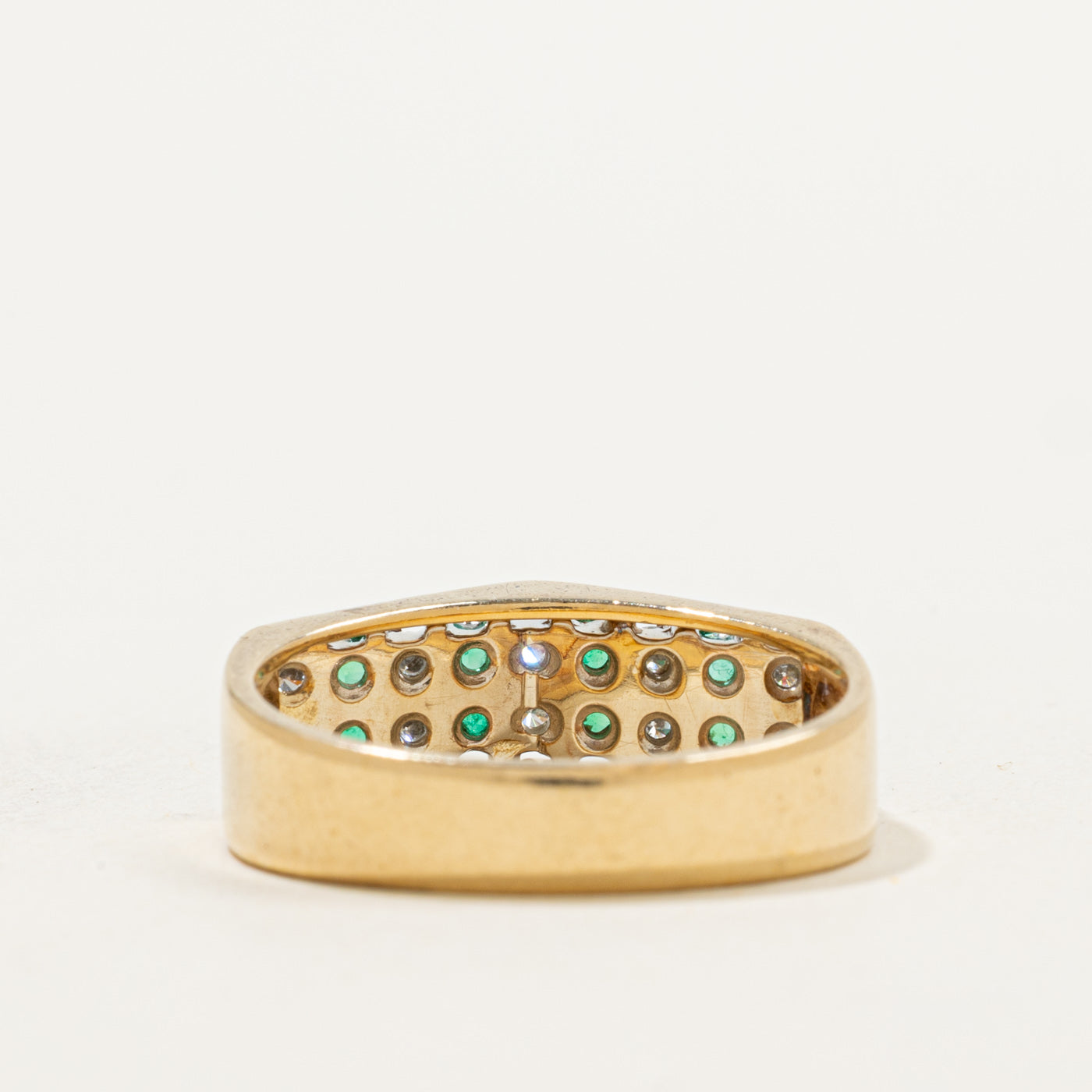 Bague pointue en diamants et émeraudes | 0,22 ct, 0,12 ct | Taille 6,75 |