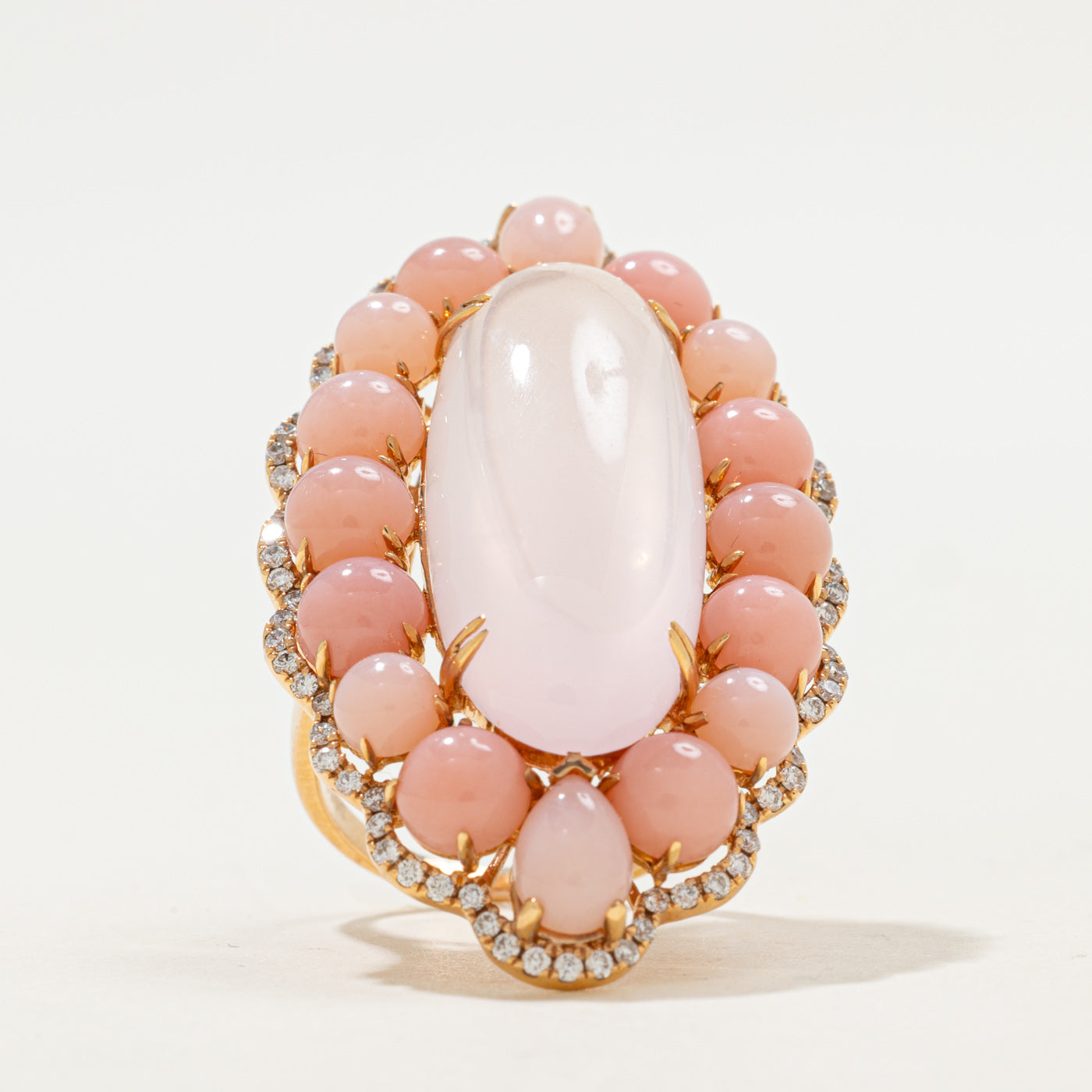 Bague en or rose 18 carats, quartz calcédoine et diamants | 10,70 ct, 13,36 ct au total, 0,50 ct au total | Taille 7