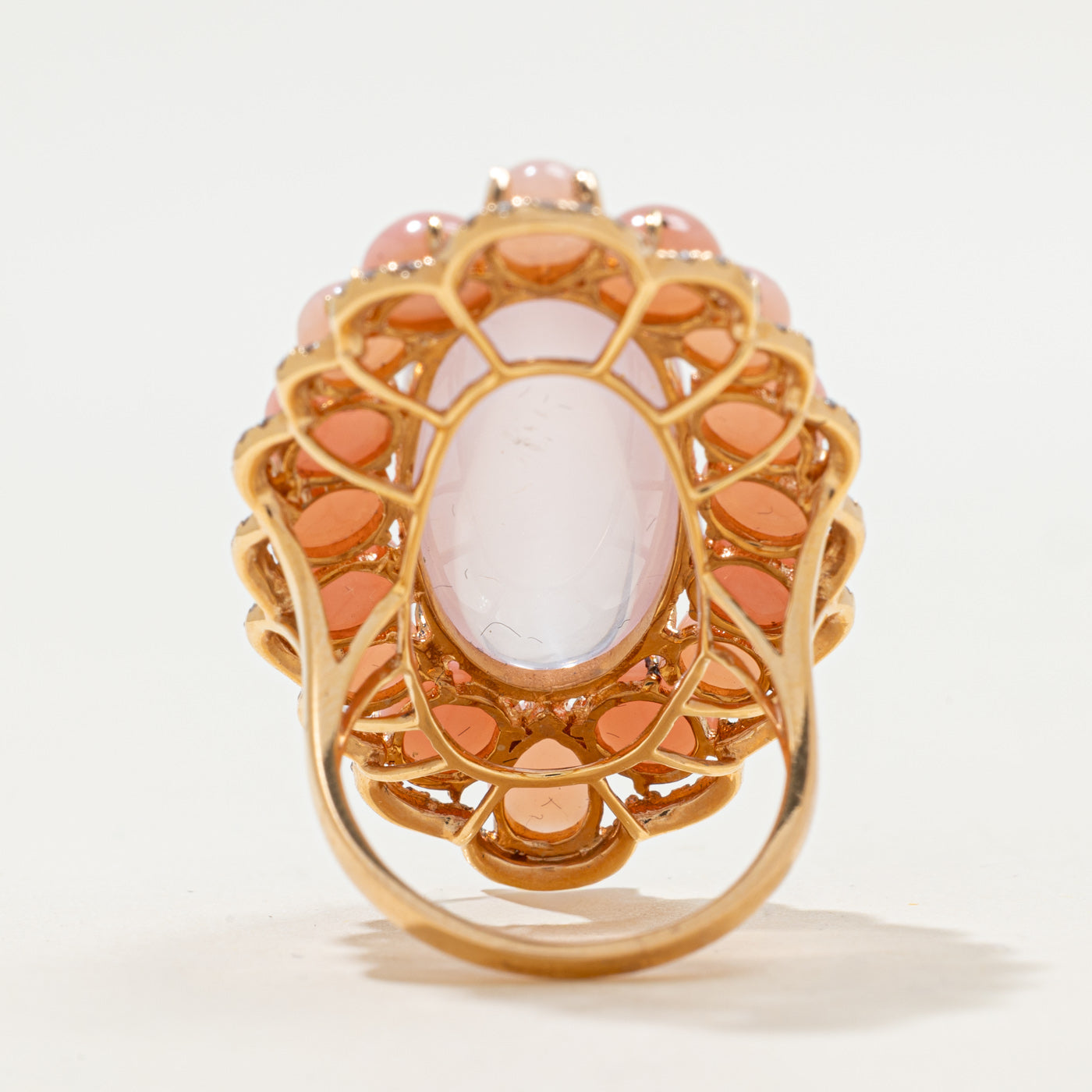 Bague en or rose 18 carats, quartz calcédoine et diamants | 10,70 ct, 13,36 ct au total, 0,50 ct au total | Taille 7