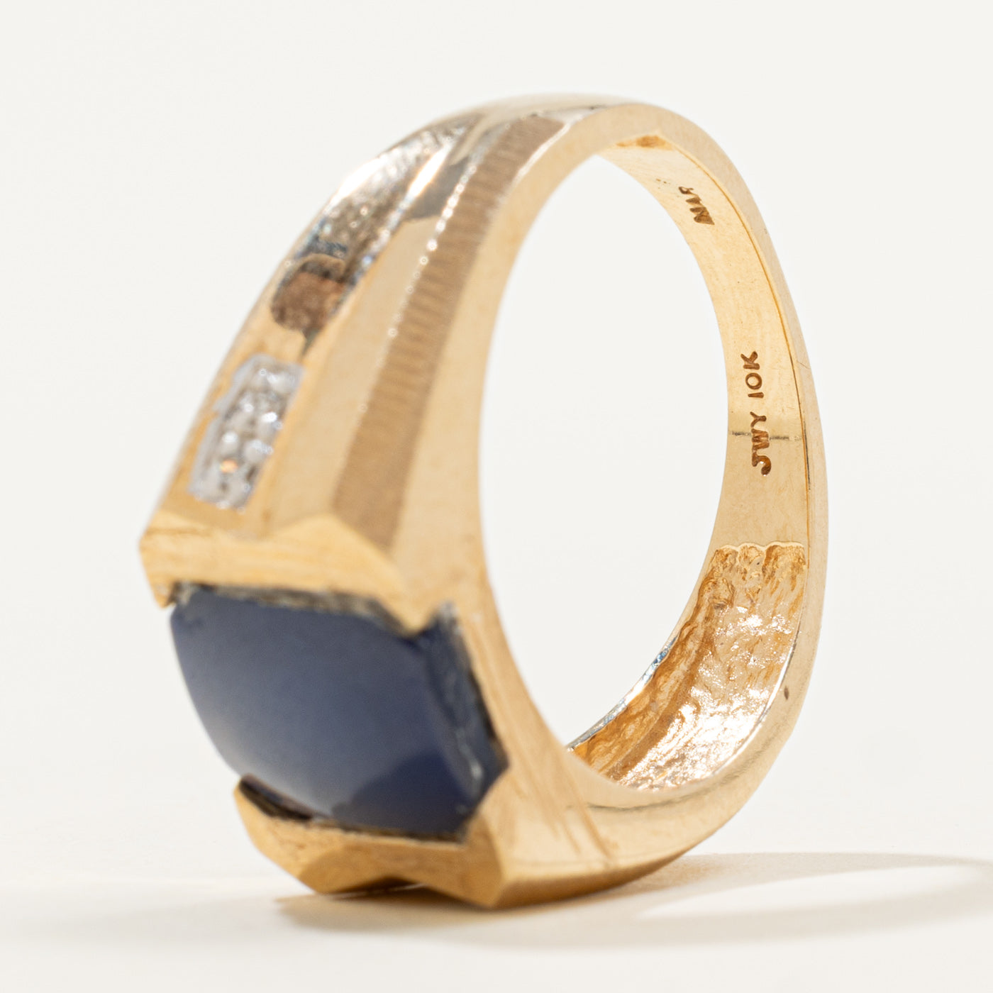 Bague à bords plats en saphir étoilé et diamants | 3,50 ct, 0,02 ct au total | Taille 9,25 |