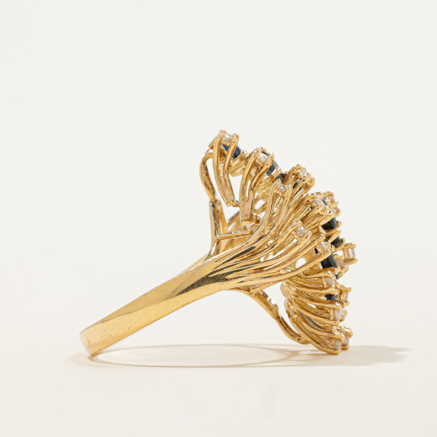 Bague cocktail en cascade de saphirs et diamants | 1,71 ct, 0,36 ct | Taille 7,25 |