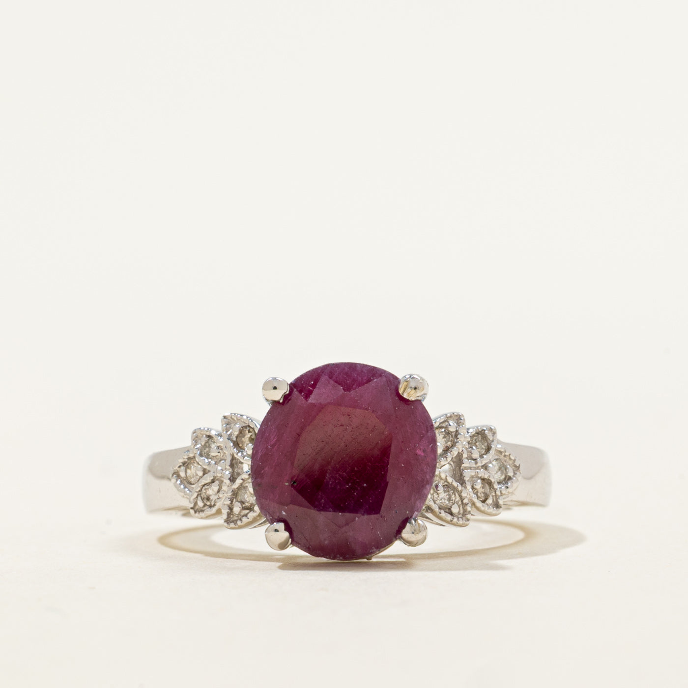 Bague rubis et diamants | 2,70 ct, 0,07 ct au total | Taille 6,5 |