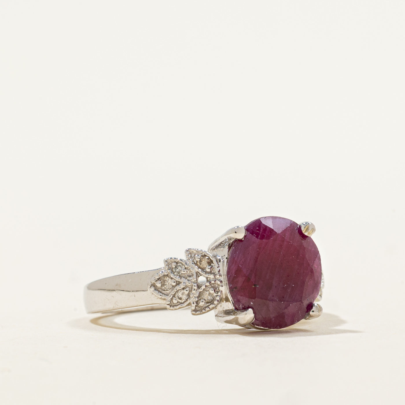 Bague rubis et diamants | 2,70 ct, 0,07 ct au total | Taille 6,5 |