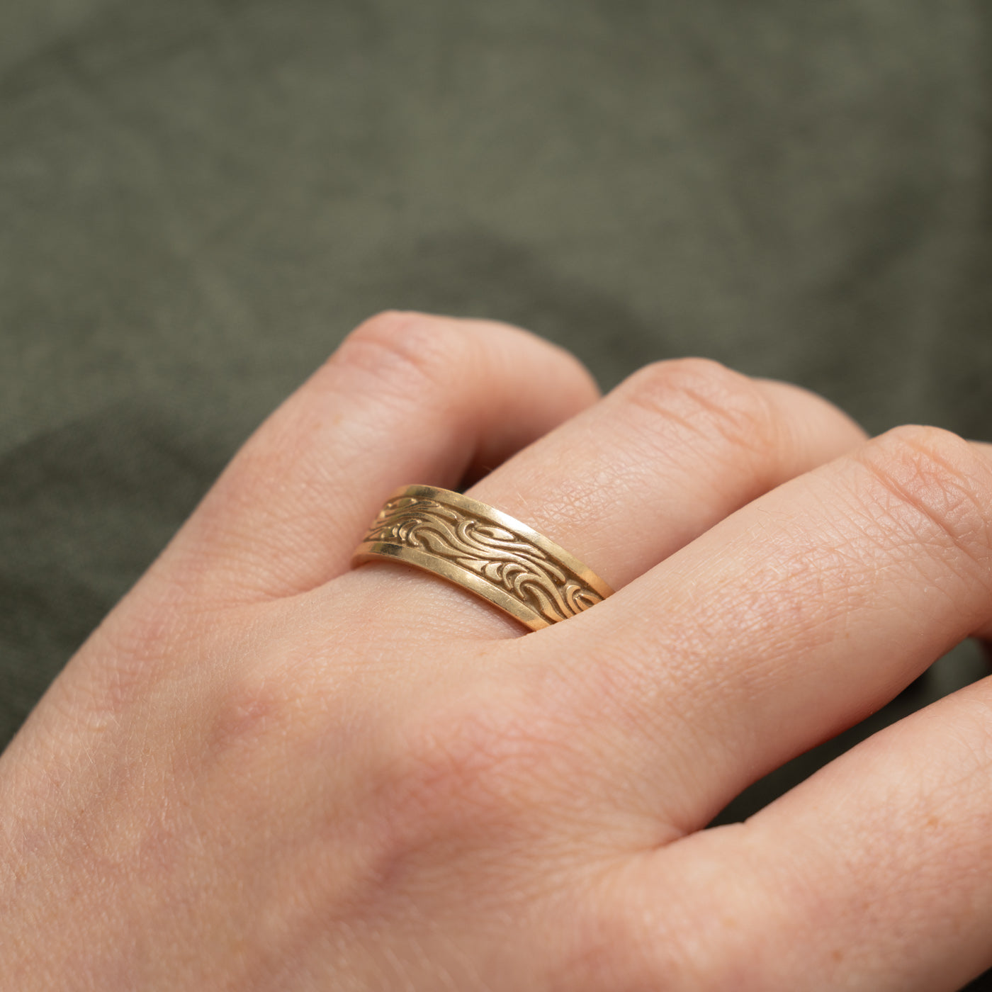 14k Yellow Gold Engraved Wave Band | 7.00mm | SZ 10.25