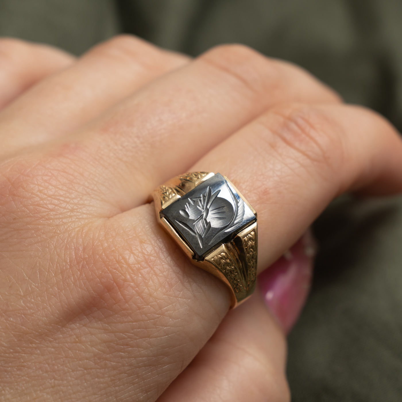 10k Hematite Intaglio Textured Signet Ring | 7.50ct | SZ 11