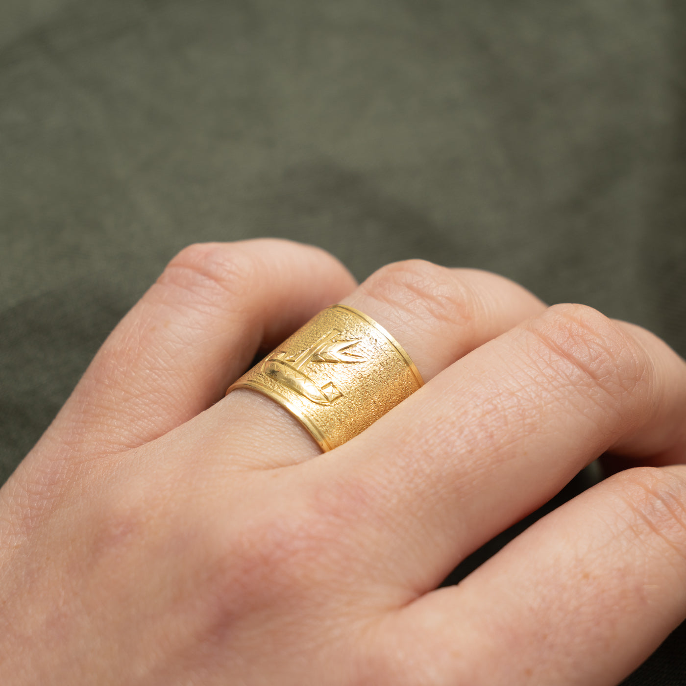 18k Yellow Gold Engraved Sailboat Cigar Band | 16.15mm | SZ 6.75