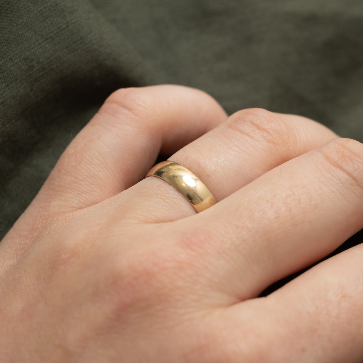 1982 London 9k Yellow Gold Band | 4.80mm | SZ 6.5