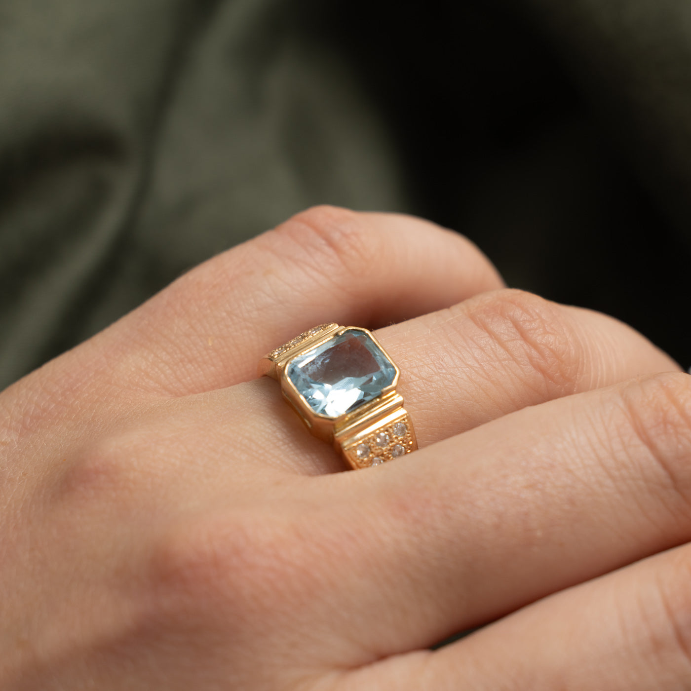 14k Radiant Cut Blue Topaz & Diamond Grooved Ring | 3.50ct, 0.24ctw | SZ 9.5