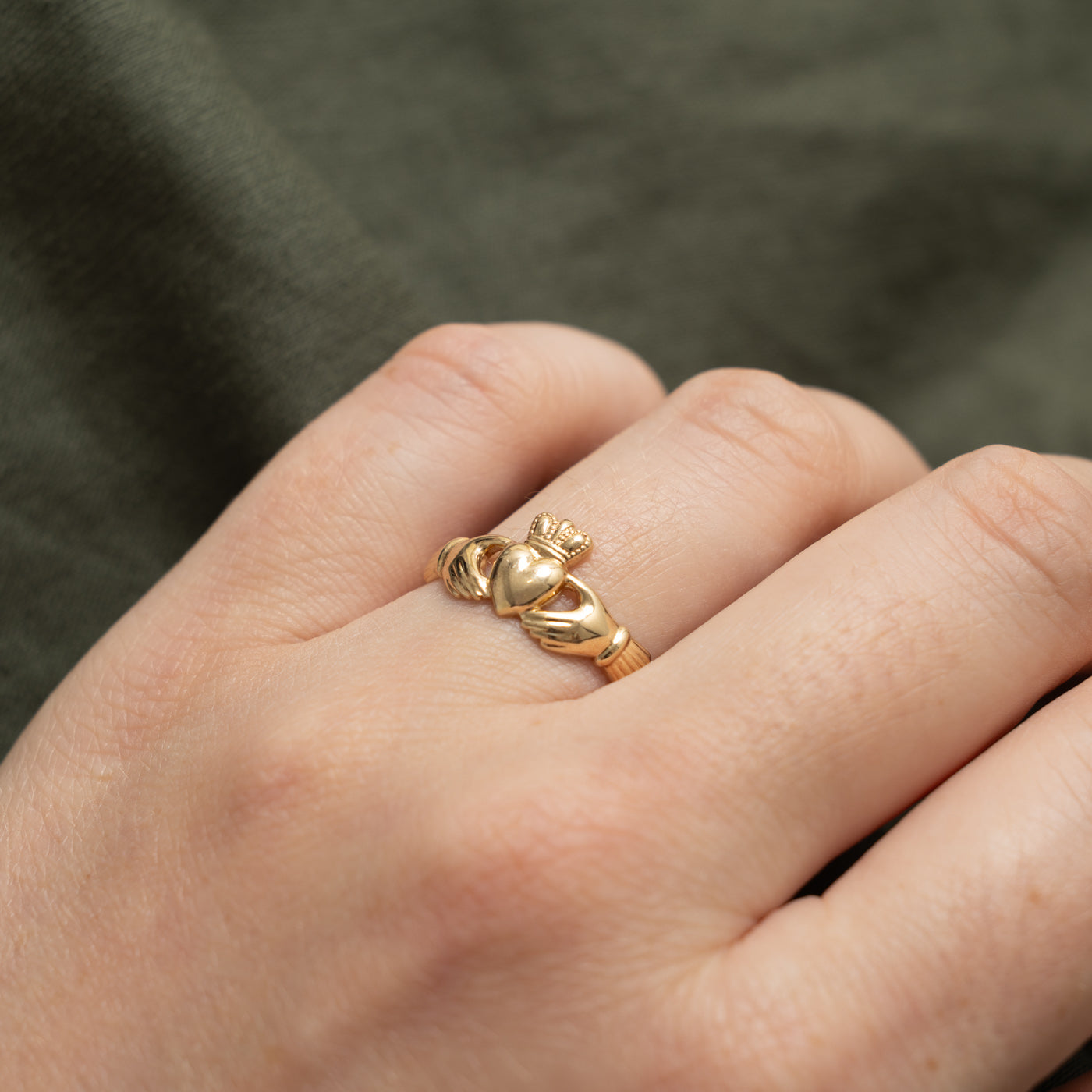 9k Yellow Gold Claddagh Ring | SZ 8.75