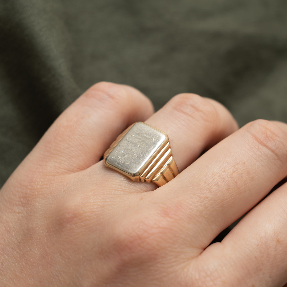 Vintage Canadian 10k "RL" Initial Signet Ring | SZ 10.25