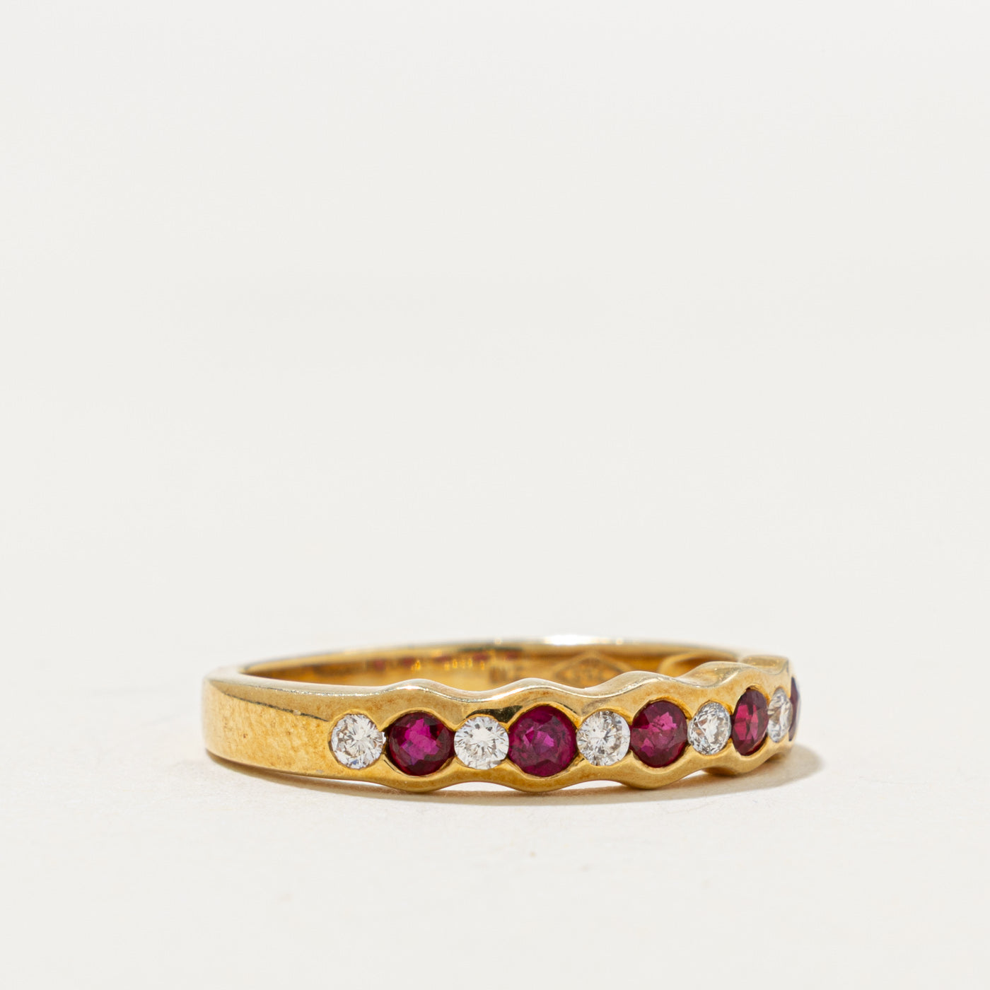 18k Semi Eternity Ruby & Diamond Scalloped Band | 0.25ctw, 0.13ct | 3.70mm | SZ 6.25