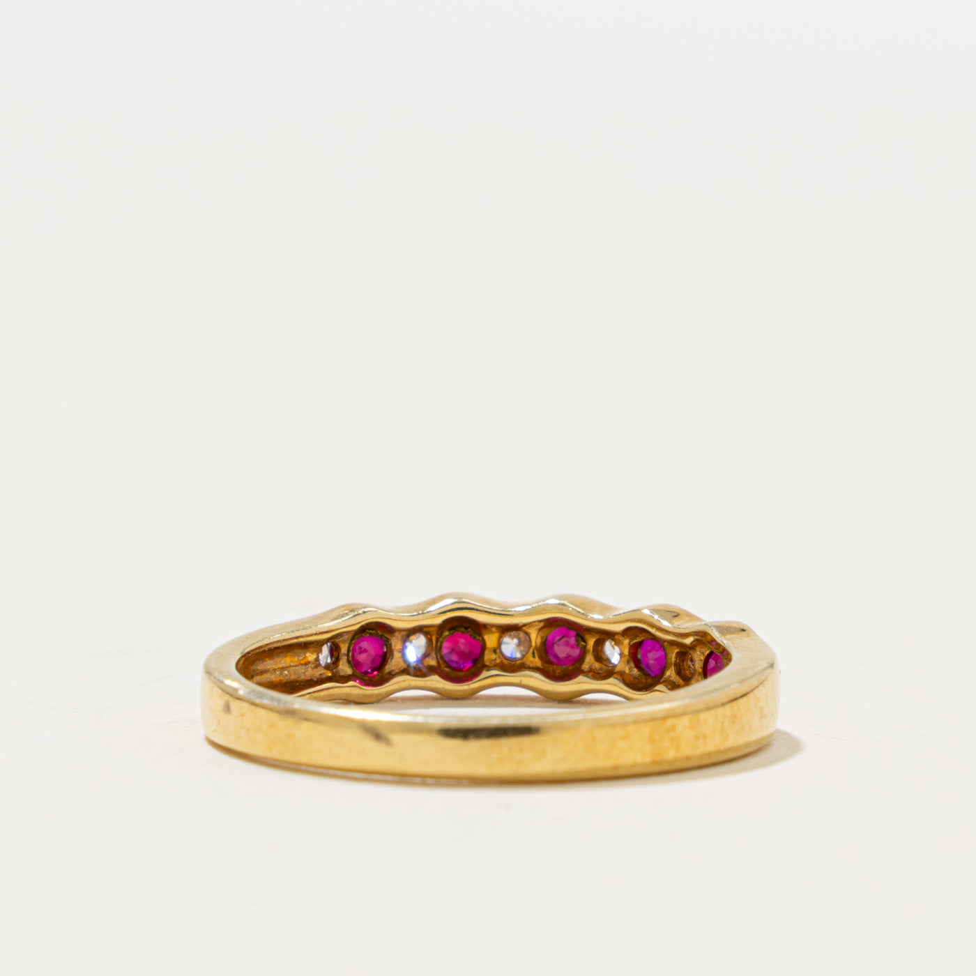 18k Semi Eternity Ruby & Diamond Scalloped Band | 0.25ctw, 0.13ct | 3.70mm | SZ 6.25
